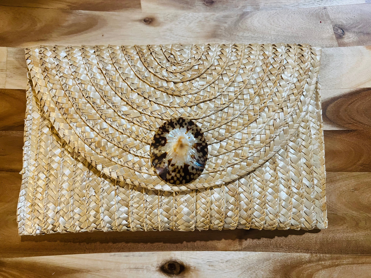 Luxe ‘Opihi Clutch - Natural