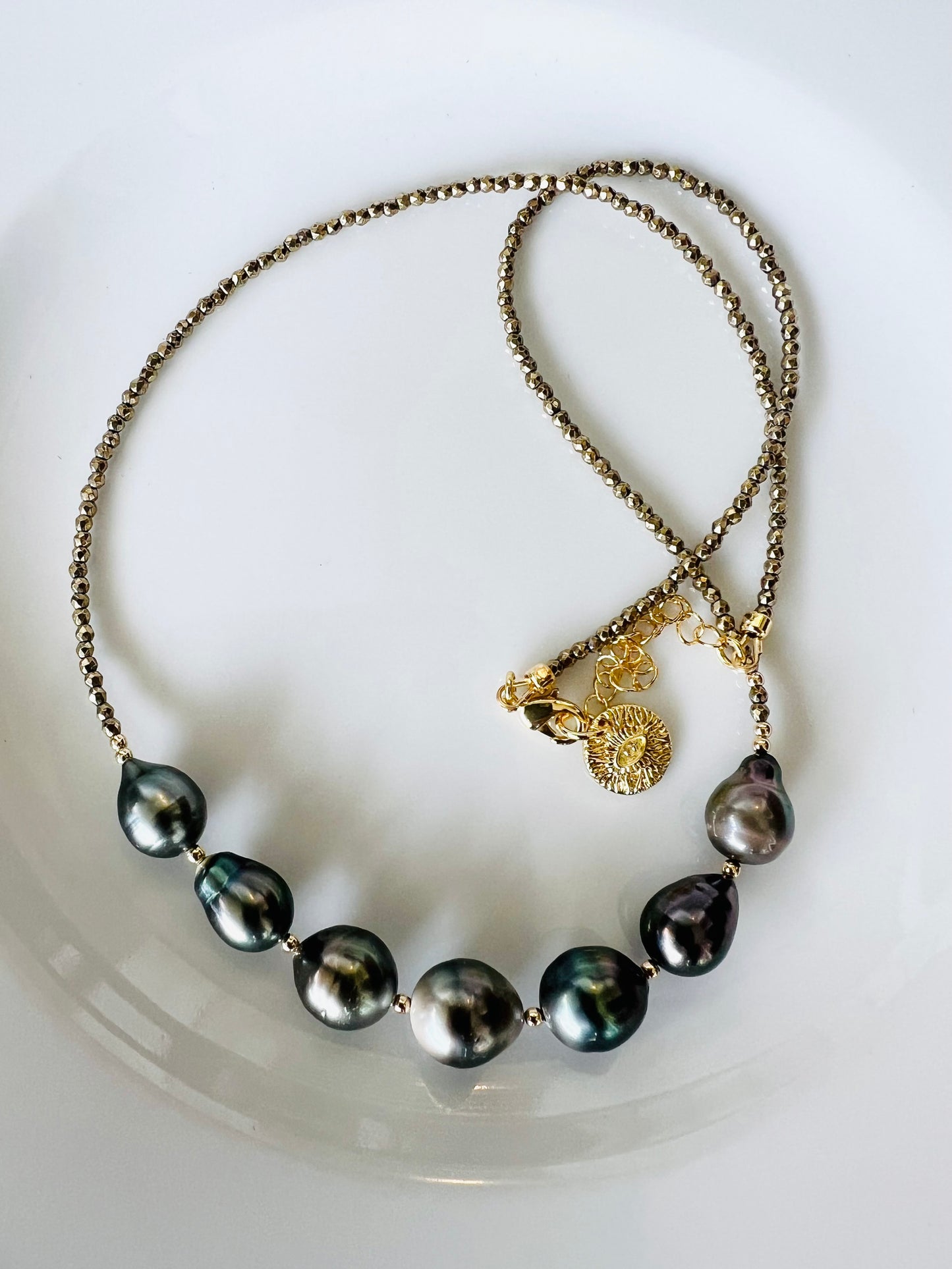 Holidaze 🥂 Tahitian Necklace