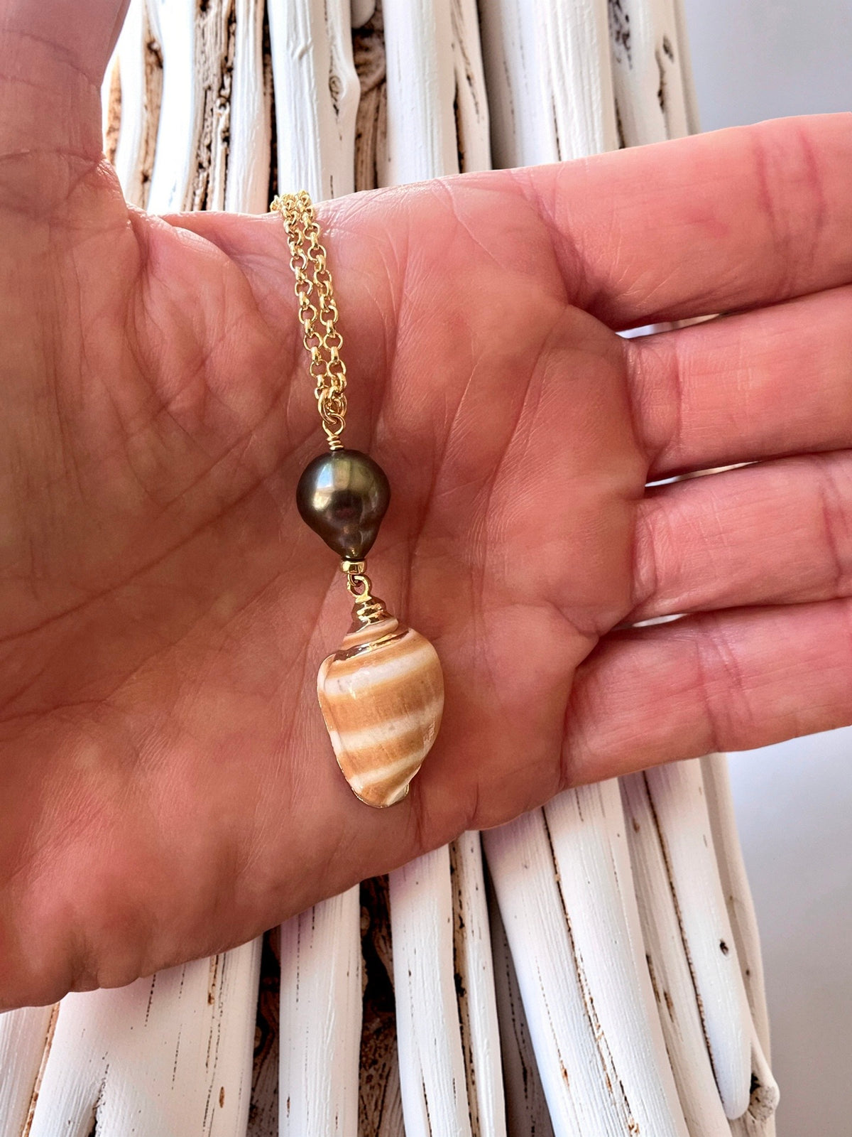 Glam Shell Chain Necklace