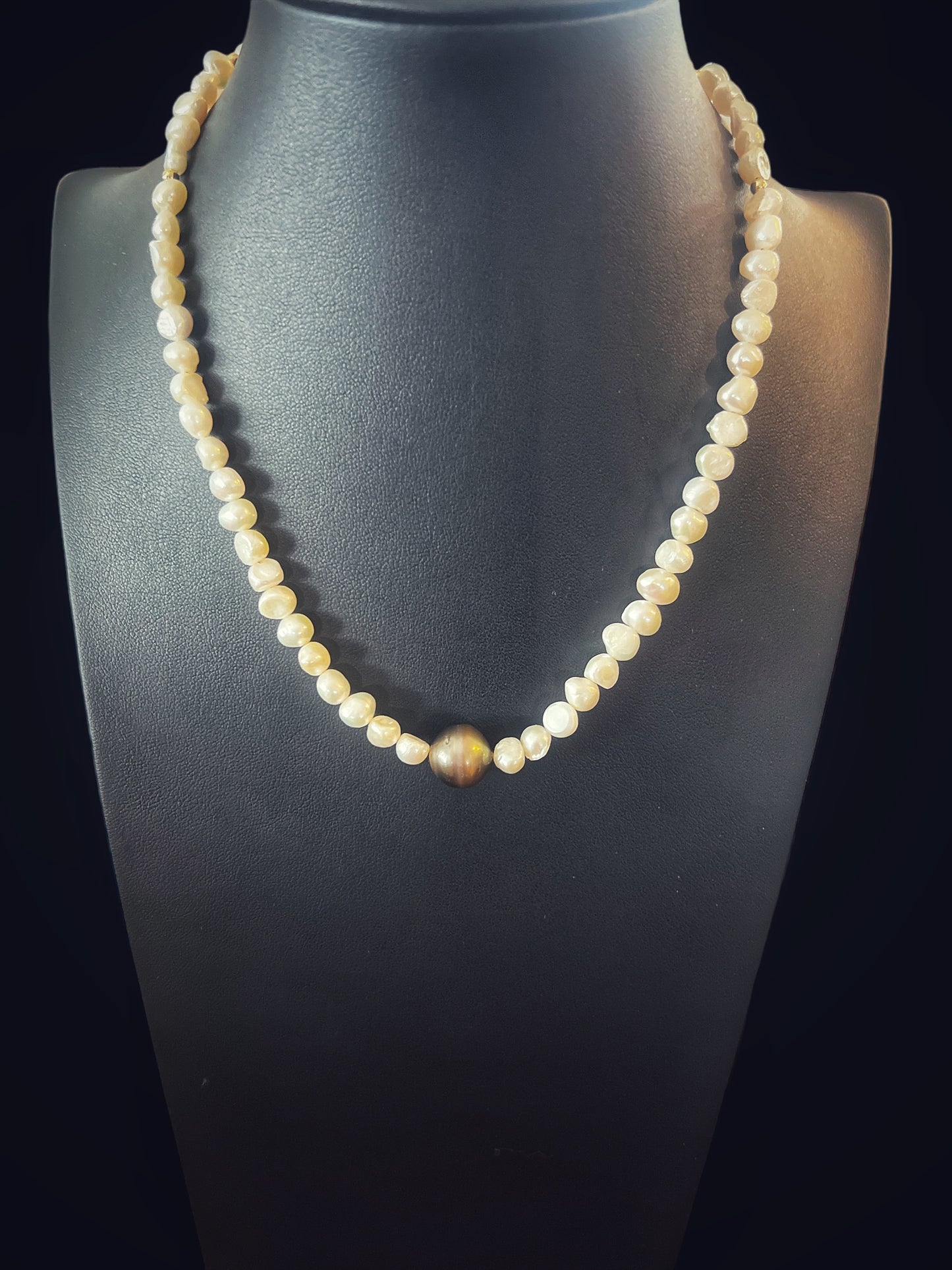 Momi Necklace - White