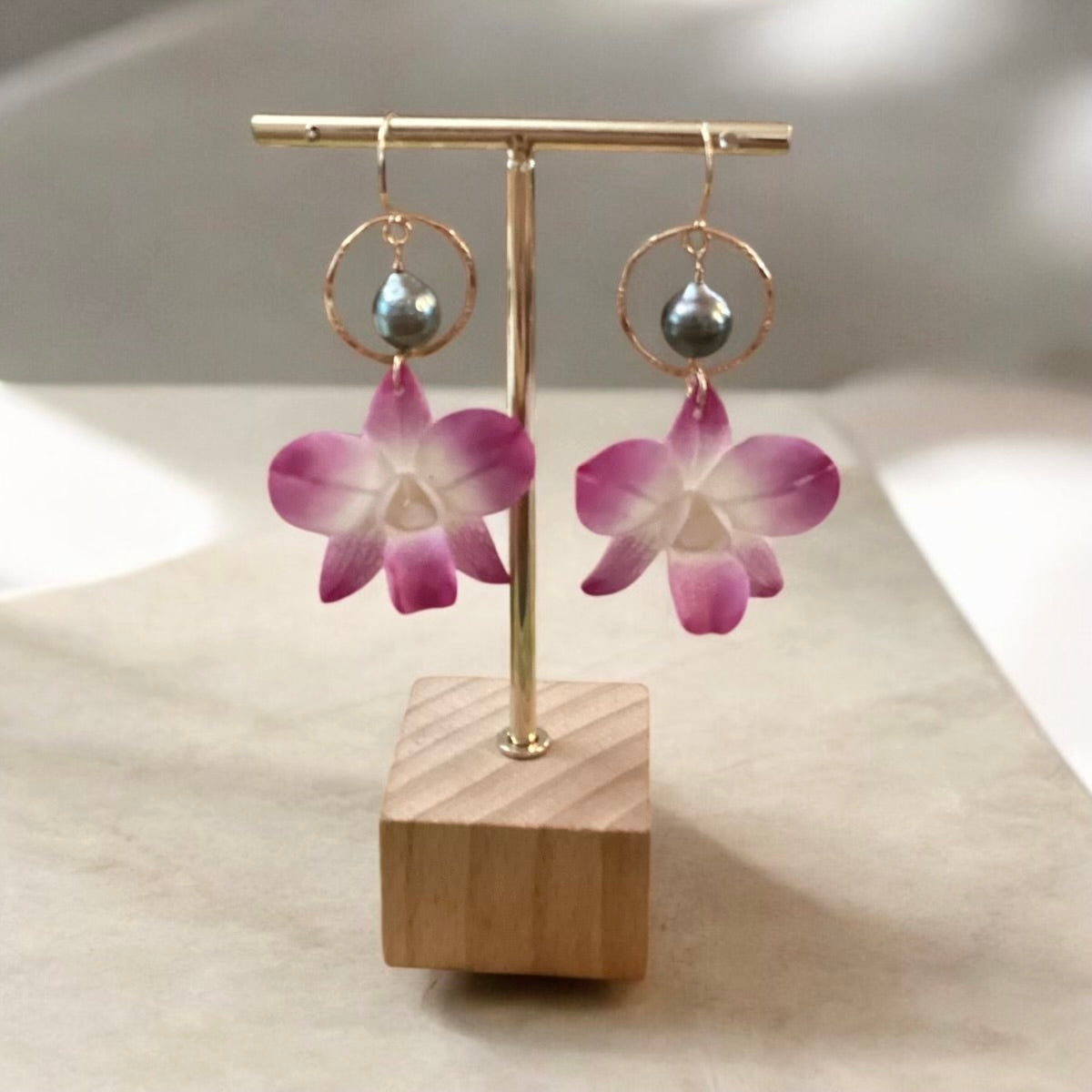Orchid & Tahitian Hoop Earrings