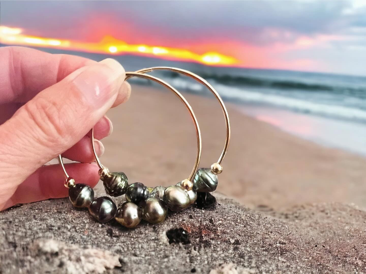 Ombré Tahitian Pearl Hoops