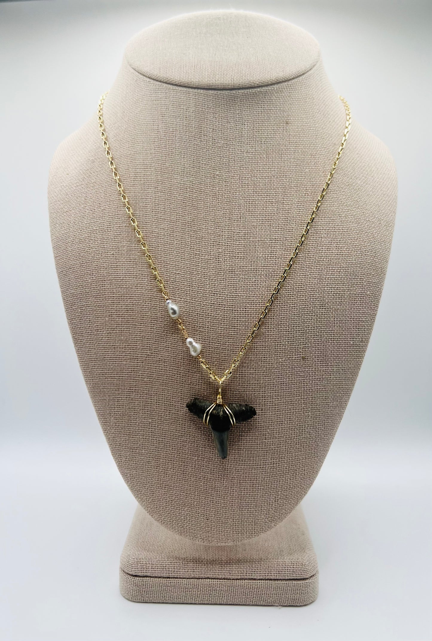 Manō Keshi Necklace