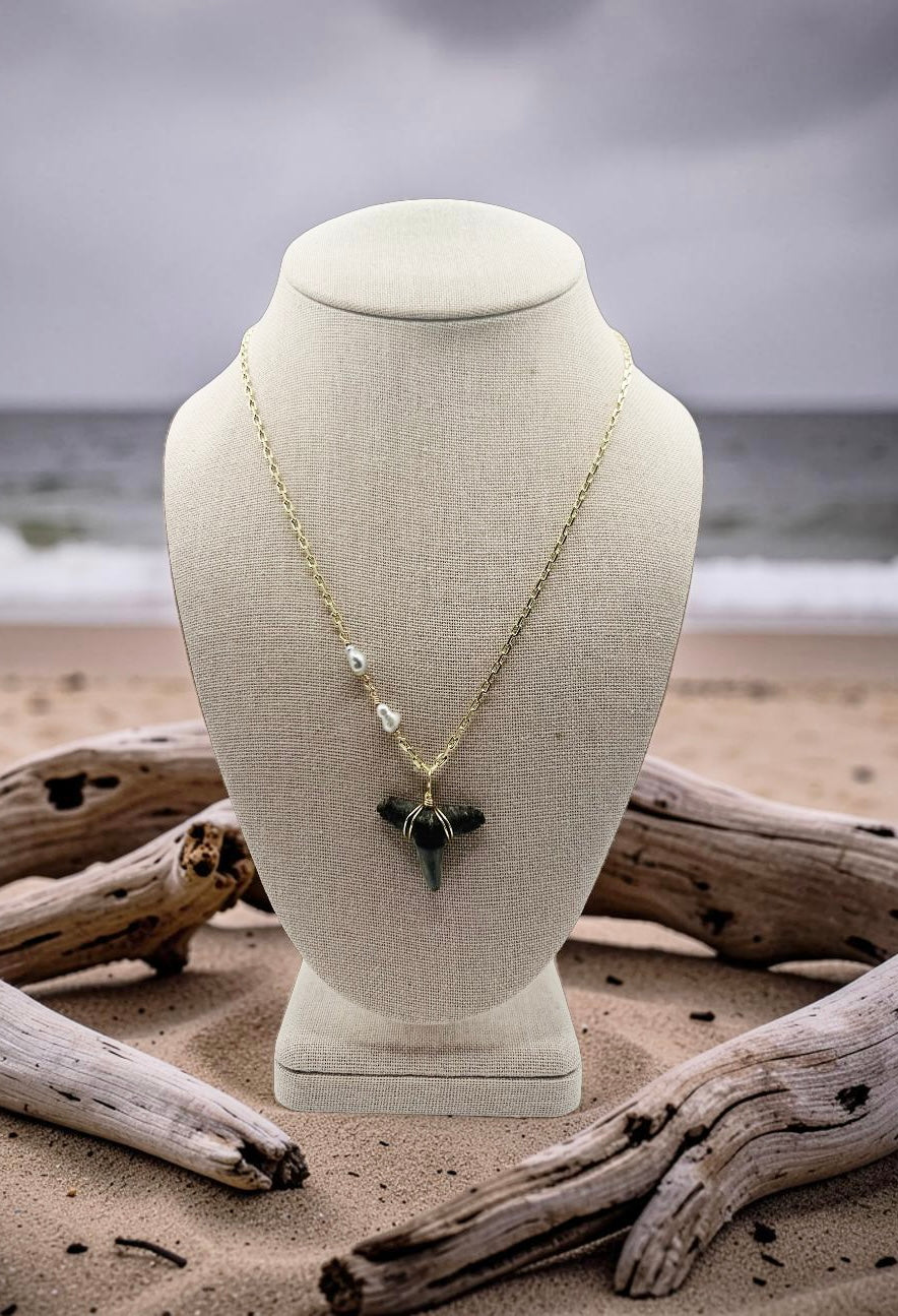 Manō Keshi Necklace