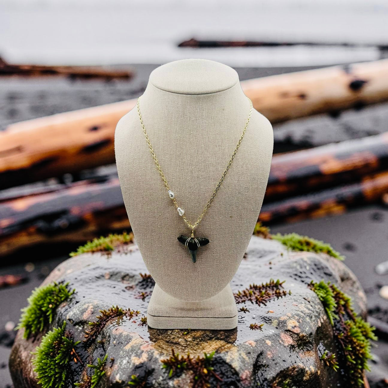 Manō Keshi Necklace