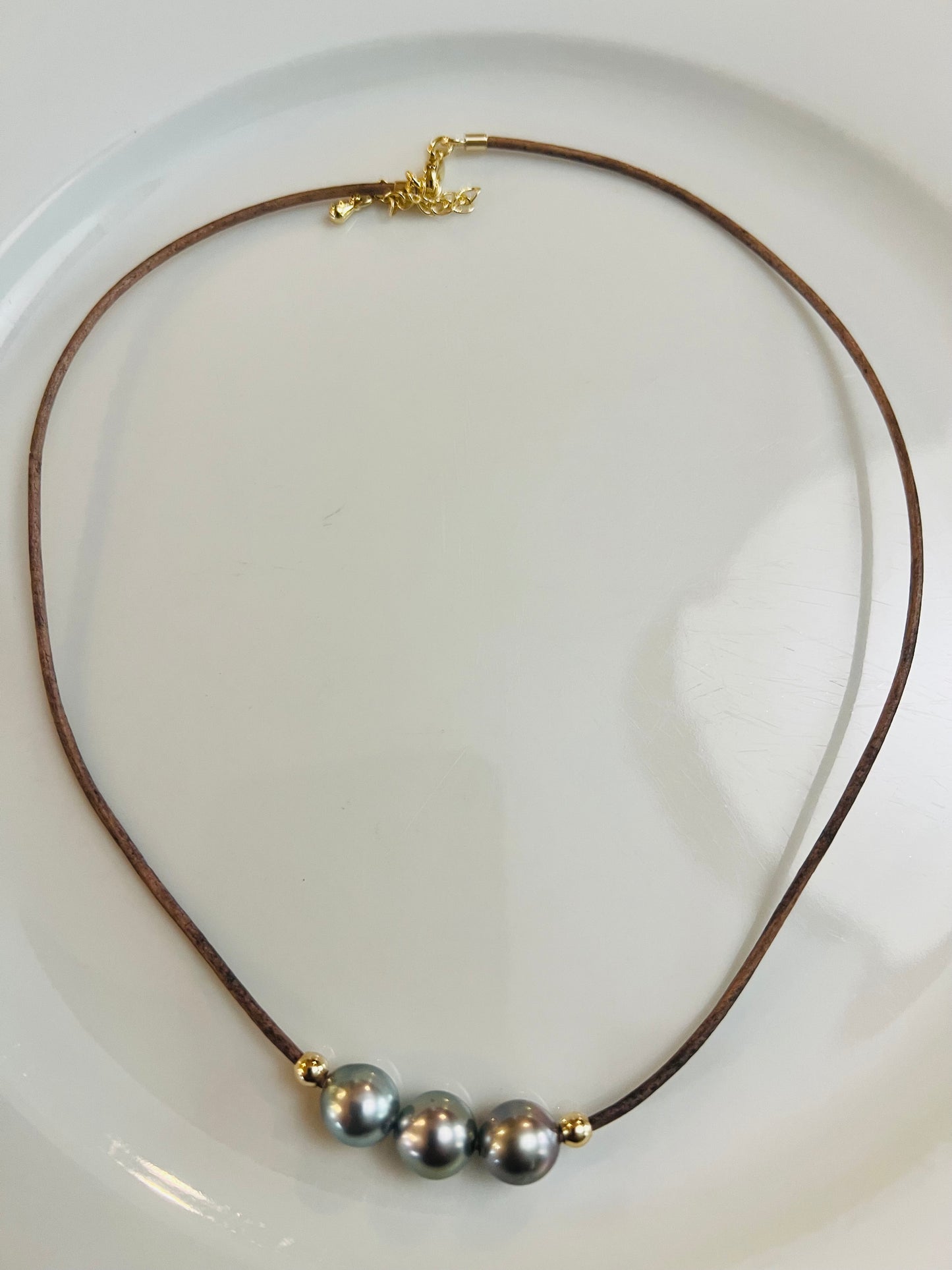 Naked Three Pearl Necklace - Antique Brown