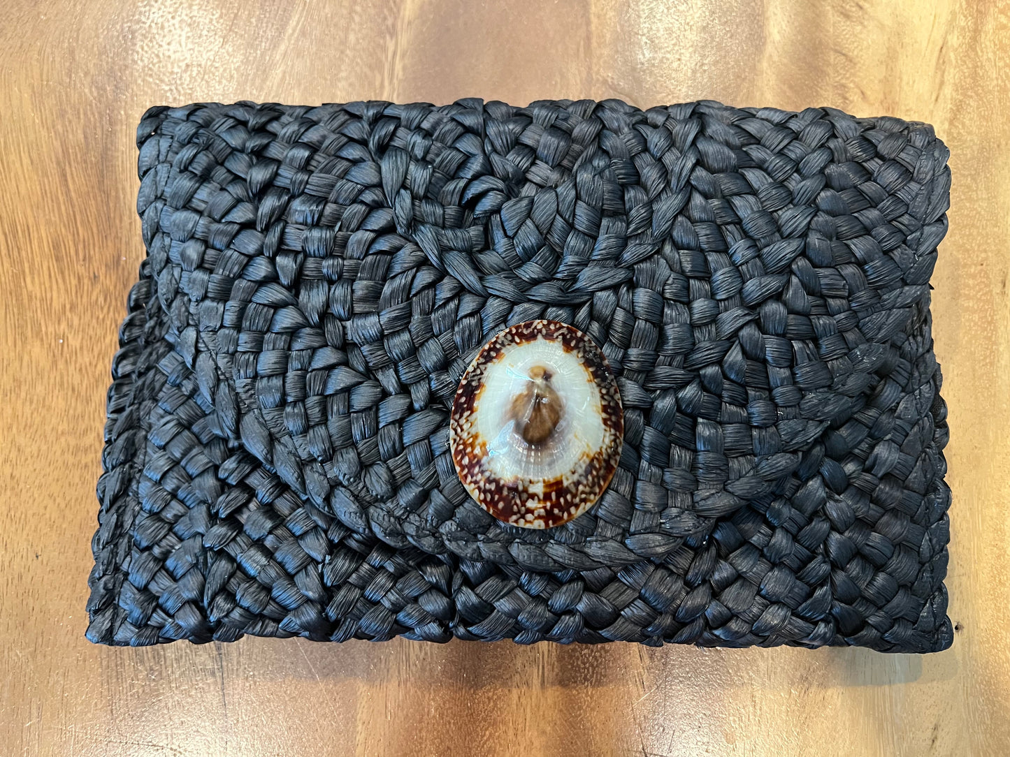 Boho ‘Opihi Clutch - Black