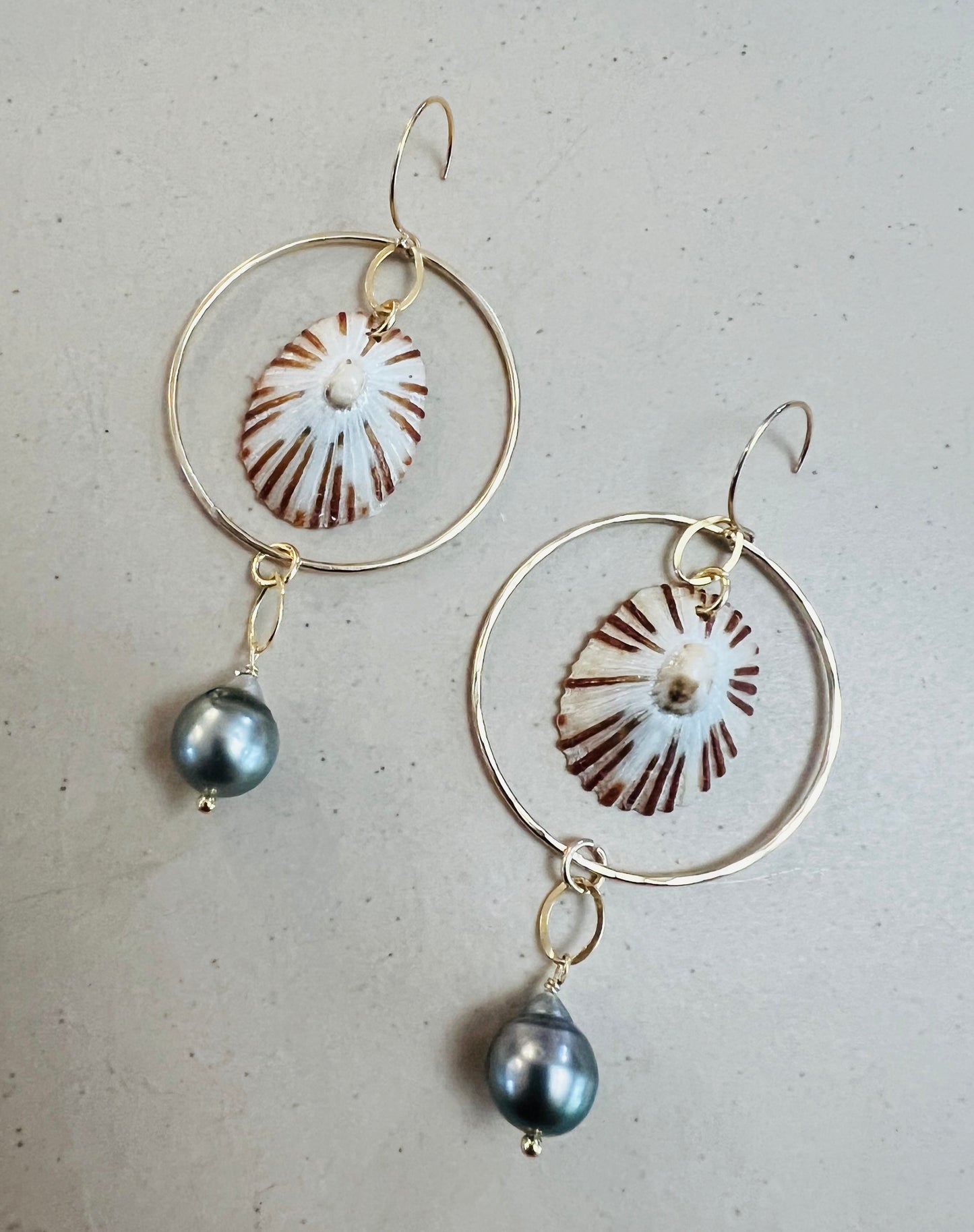 Tahitian & Opihi Hoop Earrings