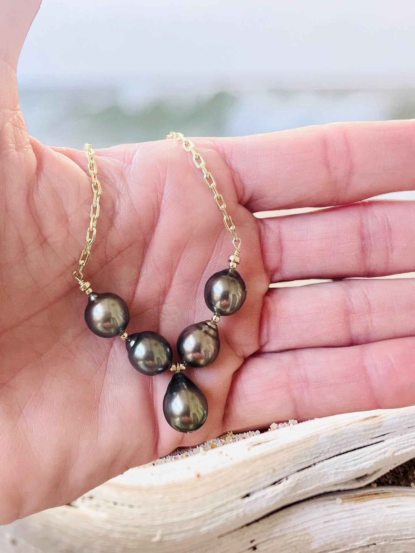 Tahitian V Chain Necklace