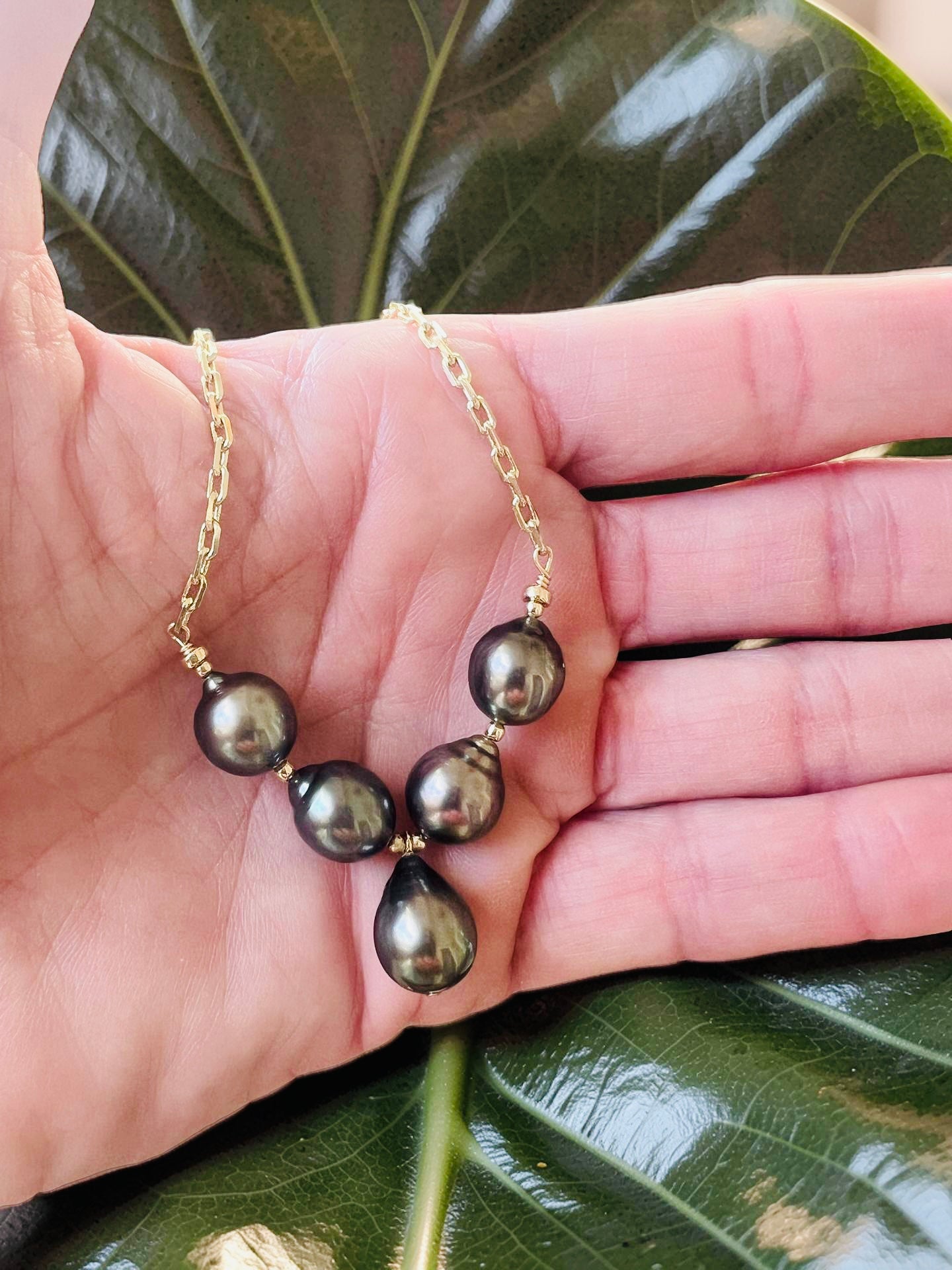 Tahitian V Chain Necklace