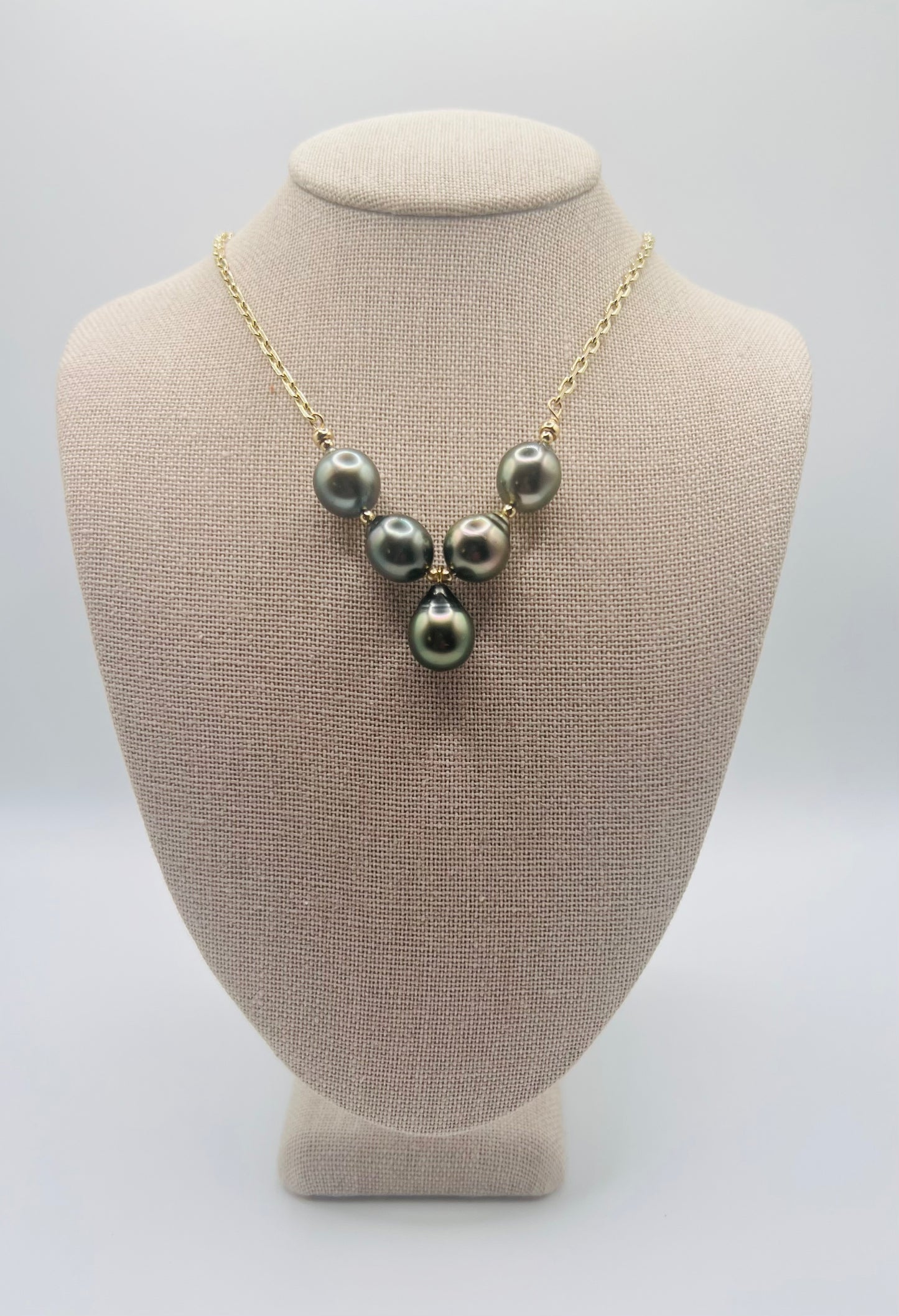 Tahitian V Chain Necklace