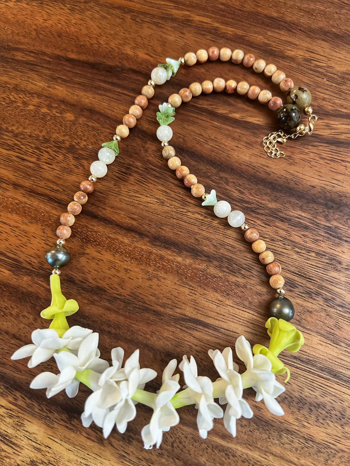 Pikake Tahitian Pearl Cedar Wood Lei