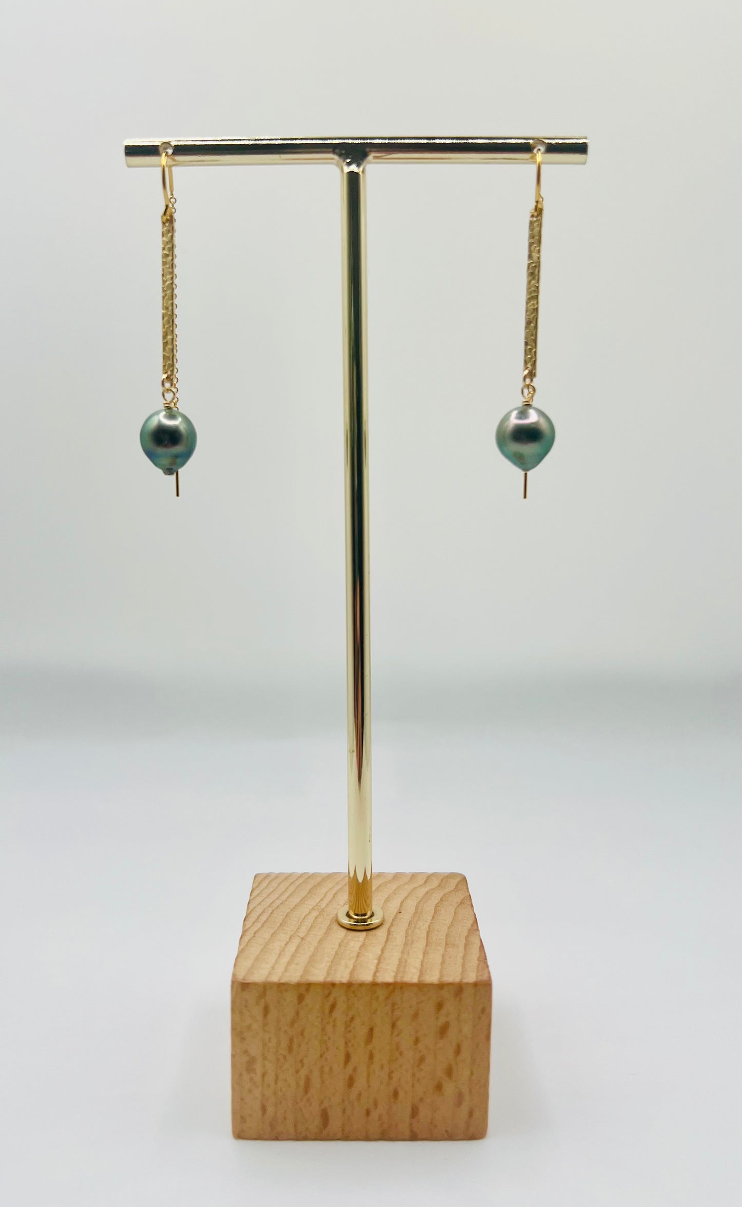 Tahitian Hammered Bar Threader Earrings