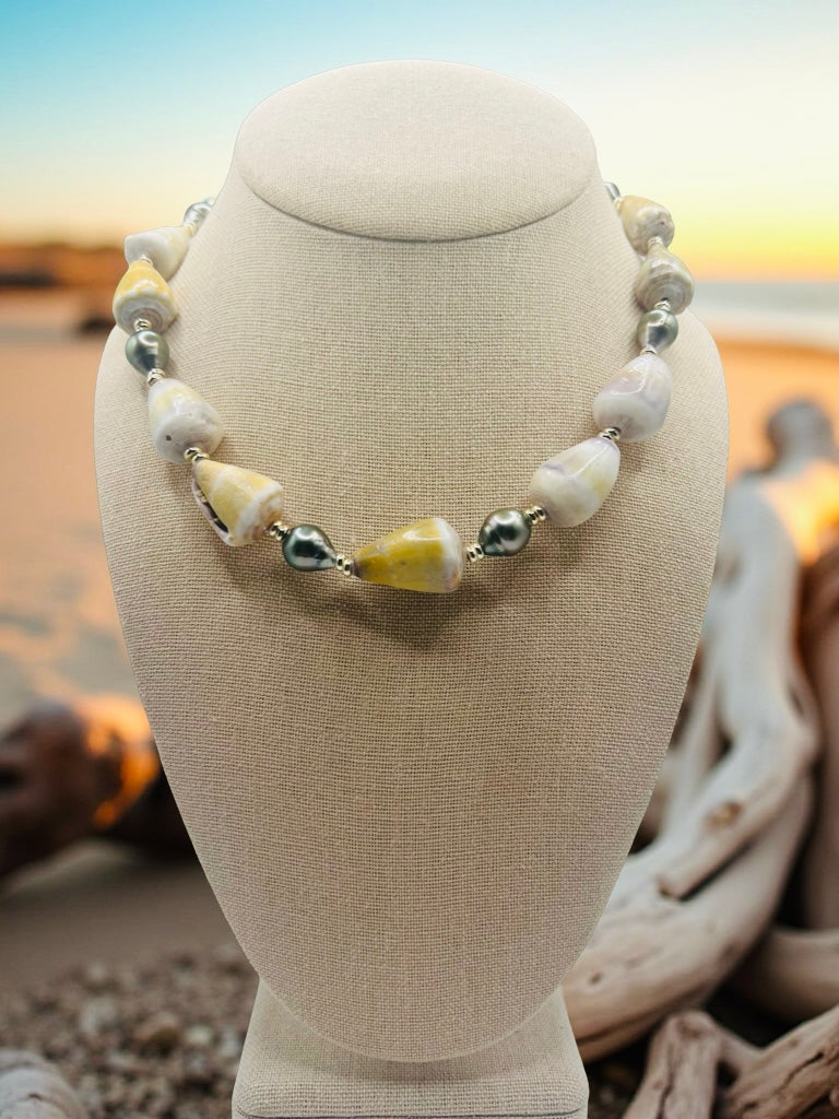Hawaiian Candy Corn Necklace - Light
