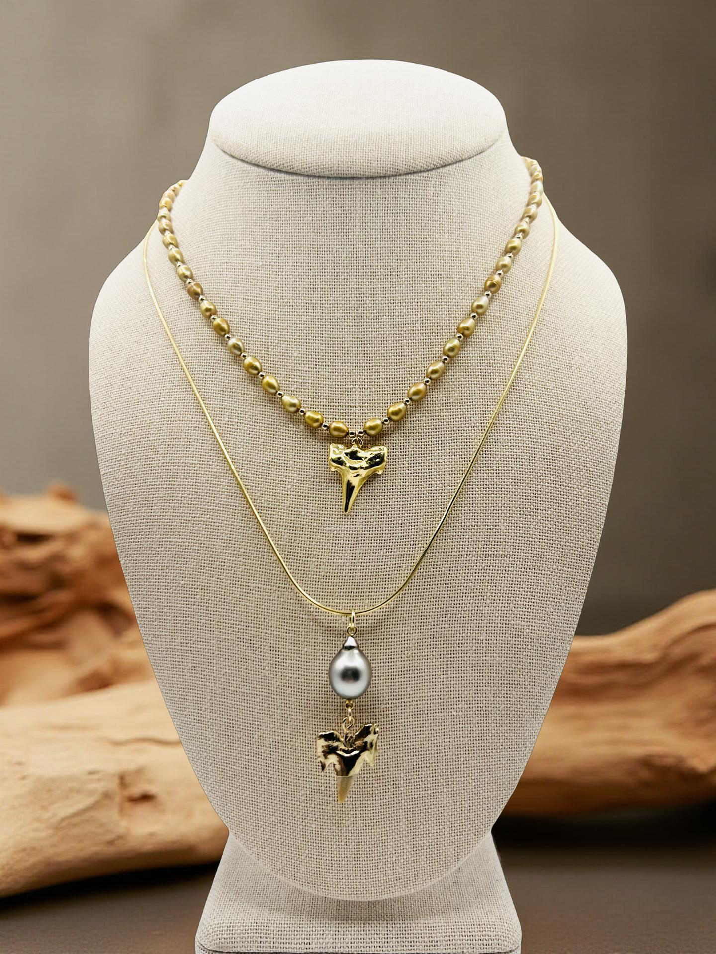 Metallic Mano Necklace  - Bronze/Gold