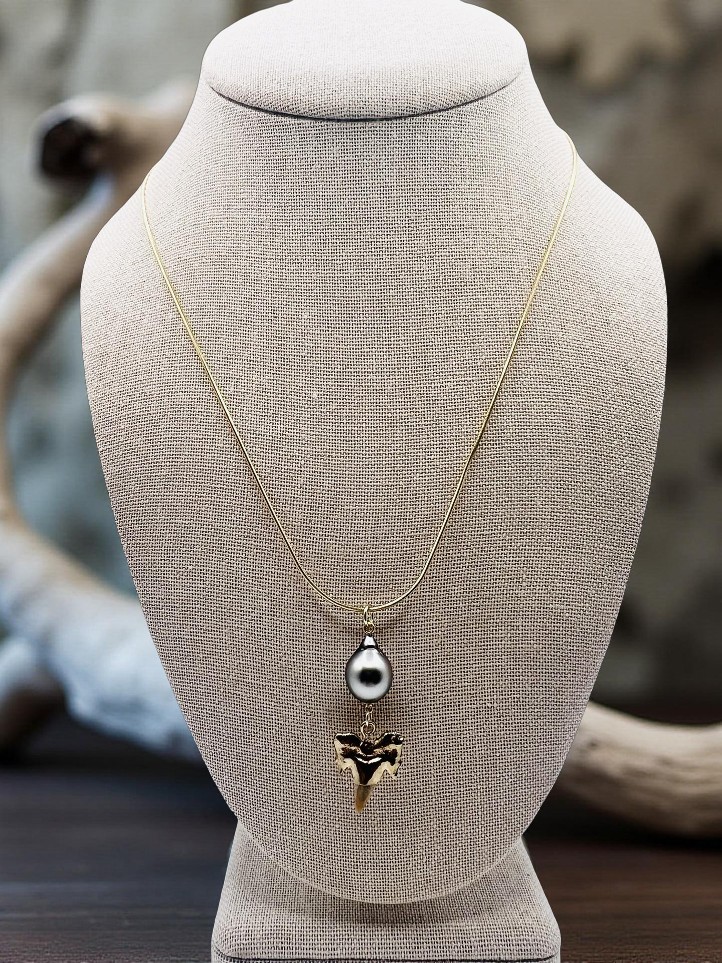 Mano Tahitian Pendant Necklace