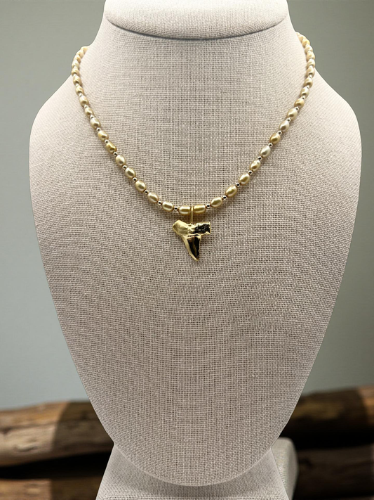 Metallic Mano Necklace  - Gold