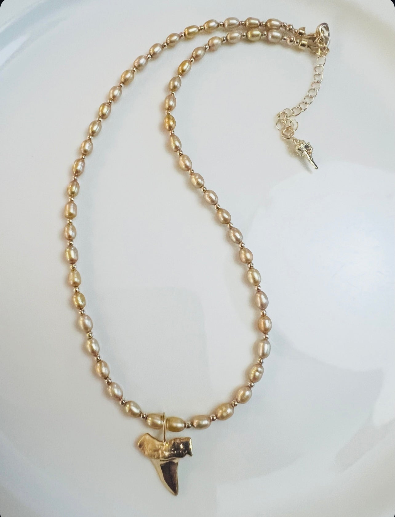 Metallic Mano Necklace  - Gold
