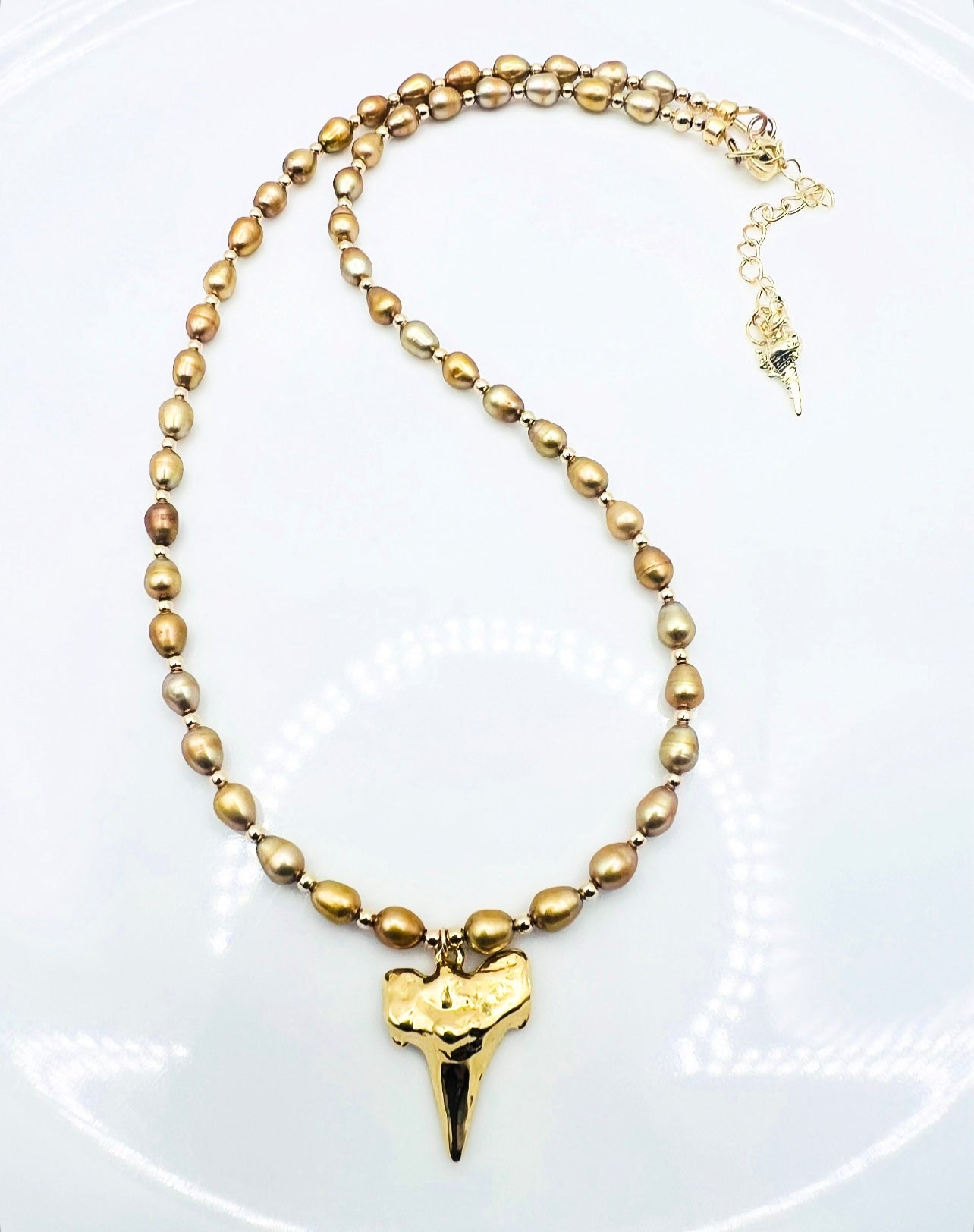 Metallic Mano Necklace  - Bronze/Gold