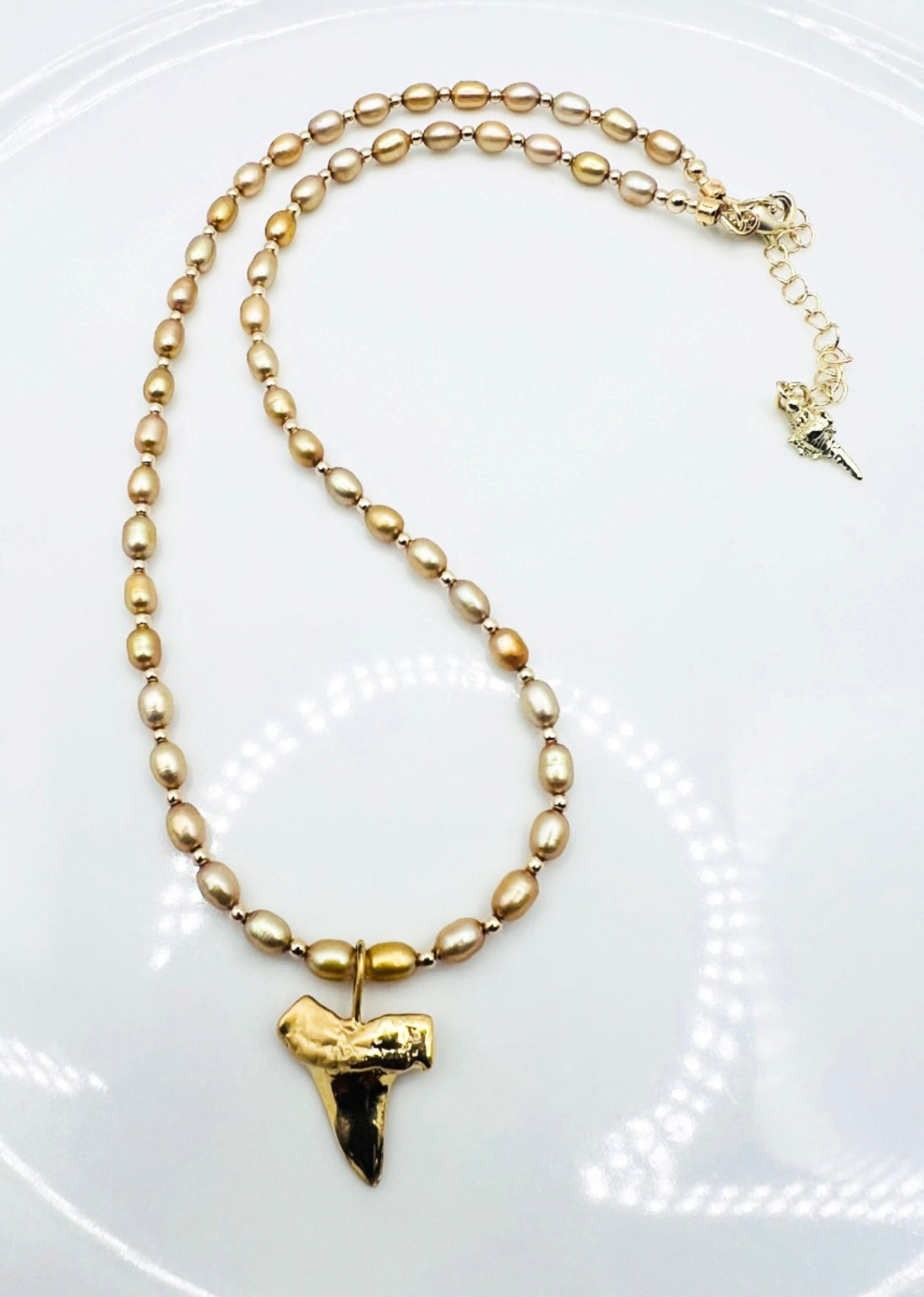 Metallic Mano Necklace  - Gold