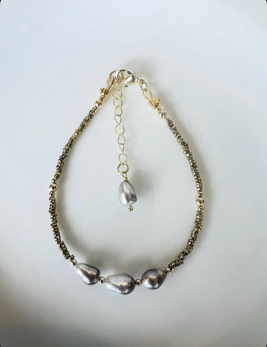 Holiday Keshi Bracelet