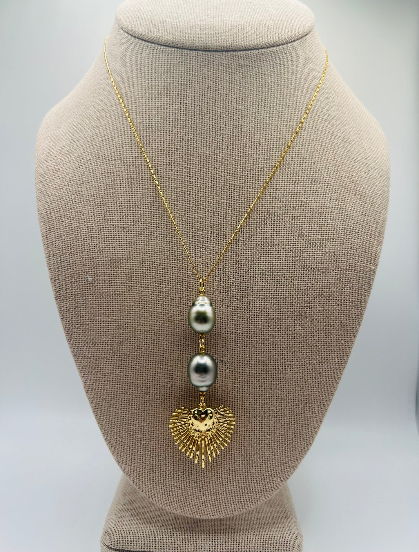 Tahitian Starburst Pendant Necklace