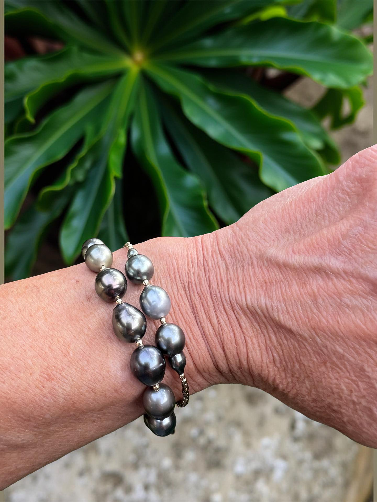 Holidaze 🥂 Tahitian Bracelet
