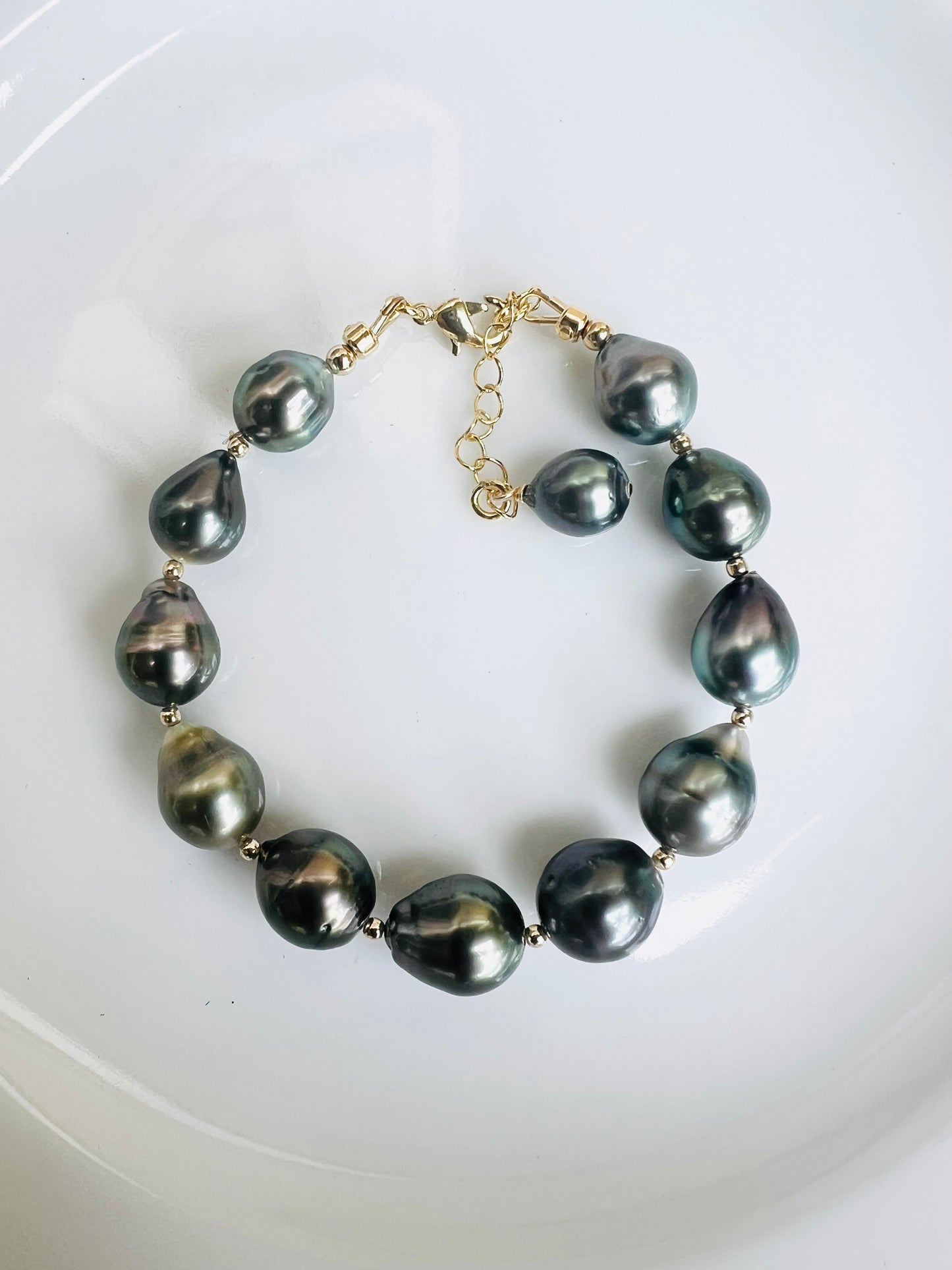 Holidaze 🥂 Tahitian Bracelet