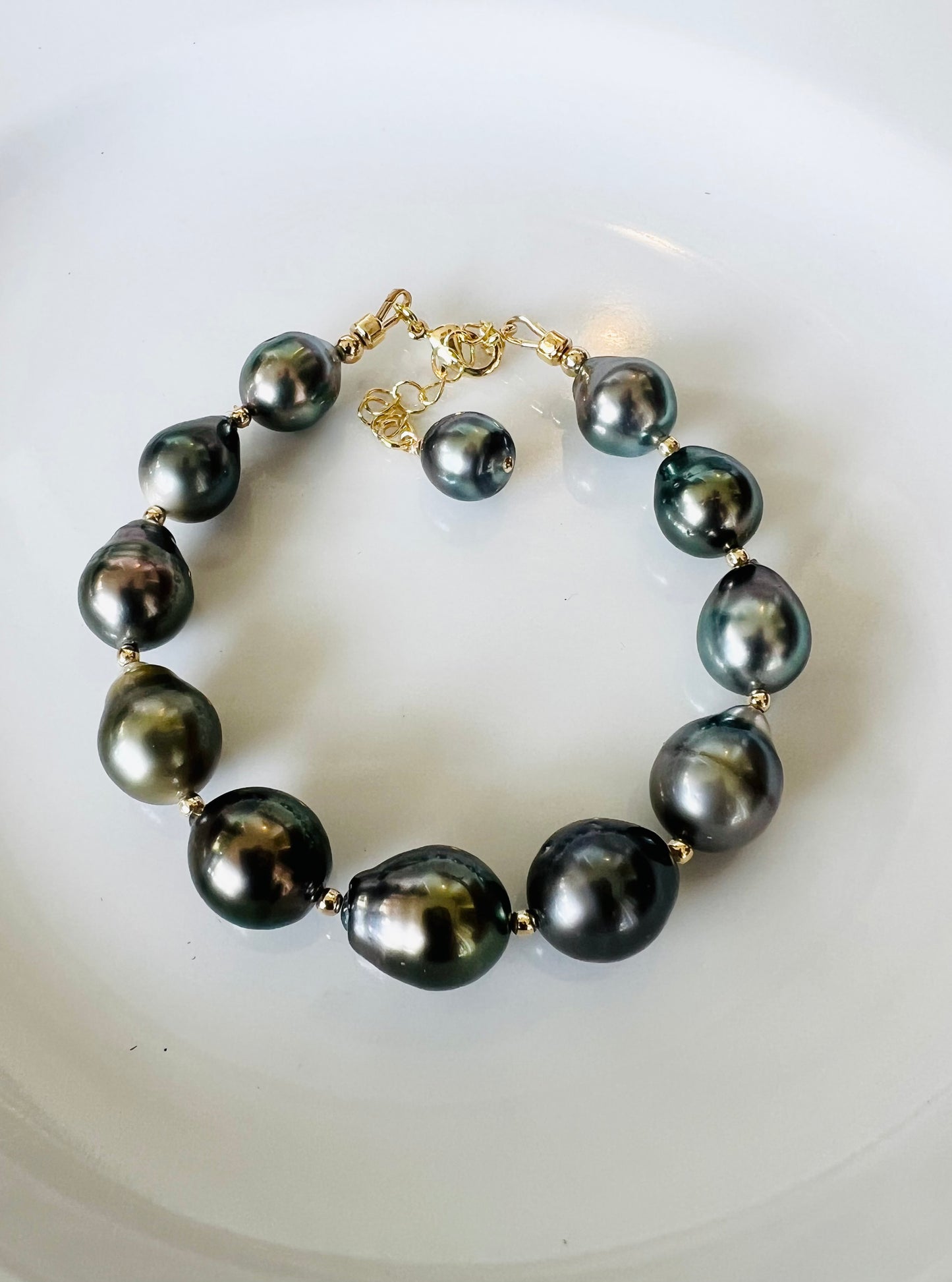 Holidaze 🥂 Tahitian Bracelet