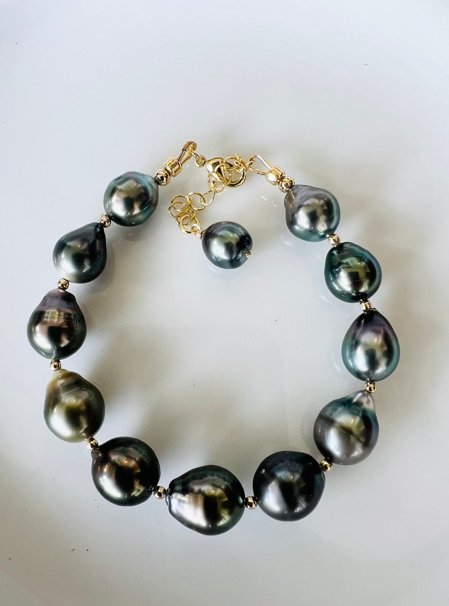 Holidaze 🥂 Tahitian Bracelet
