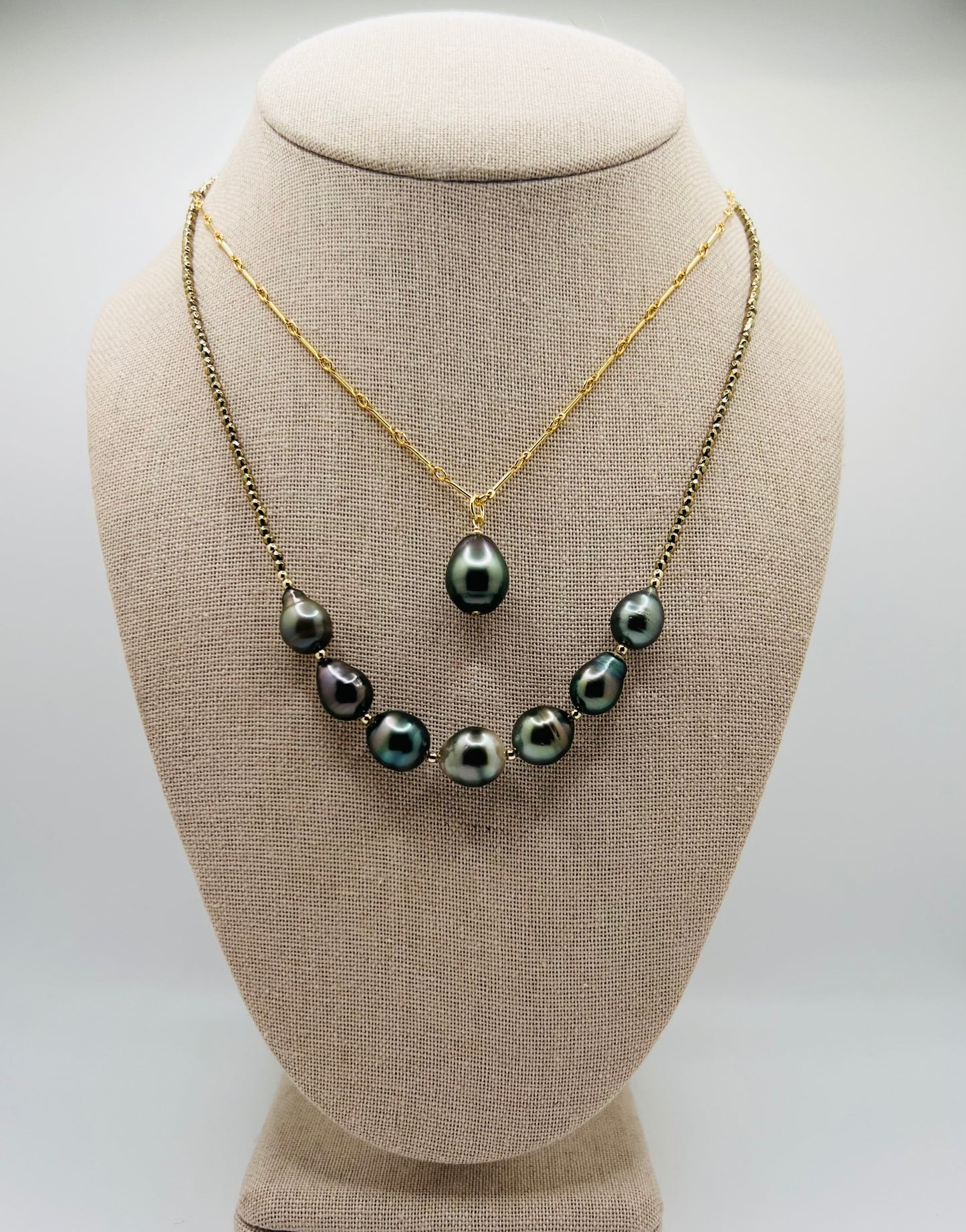 Holidaze 🥂 Tahitian Necklace