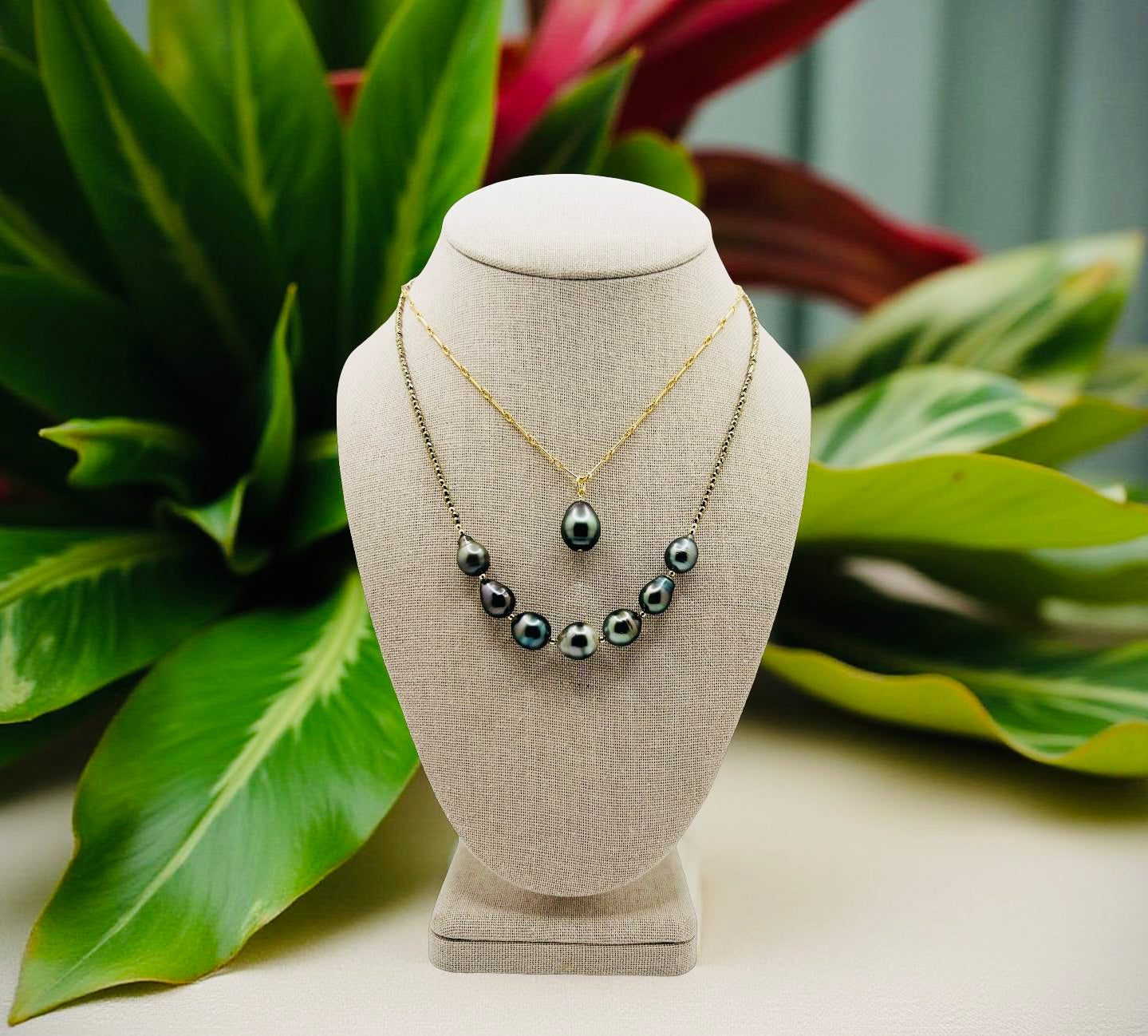 Holidaze 🥂 Tahitian Pendant Necklace