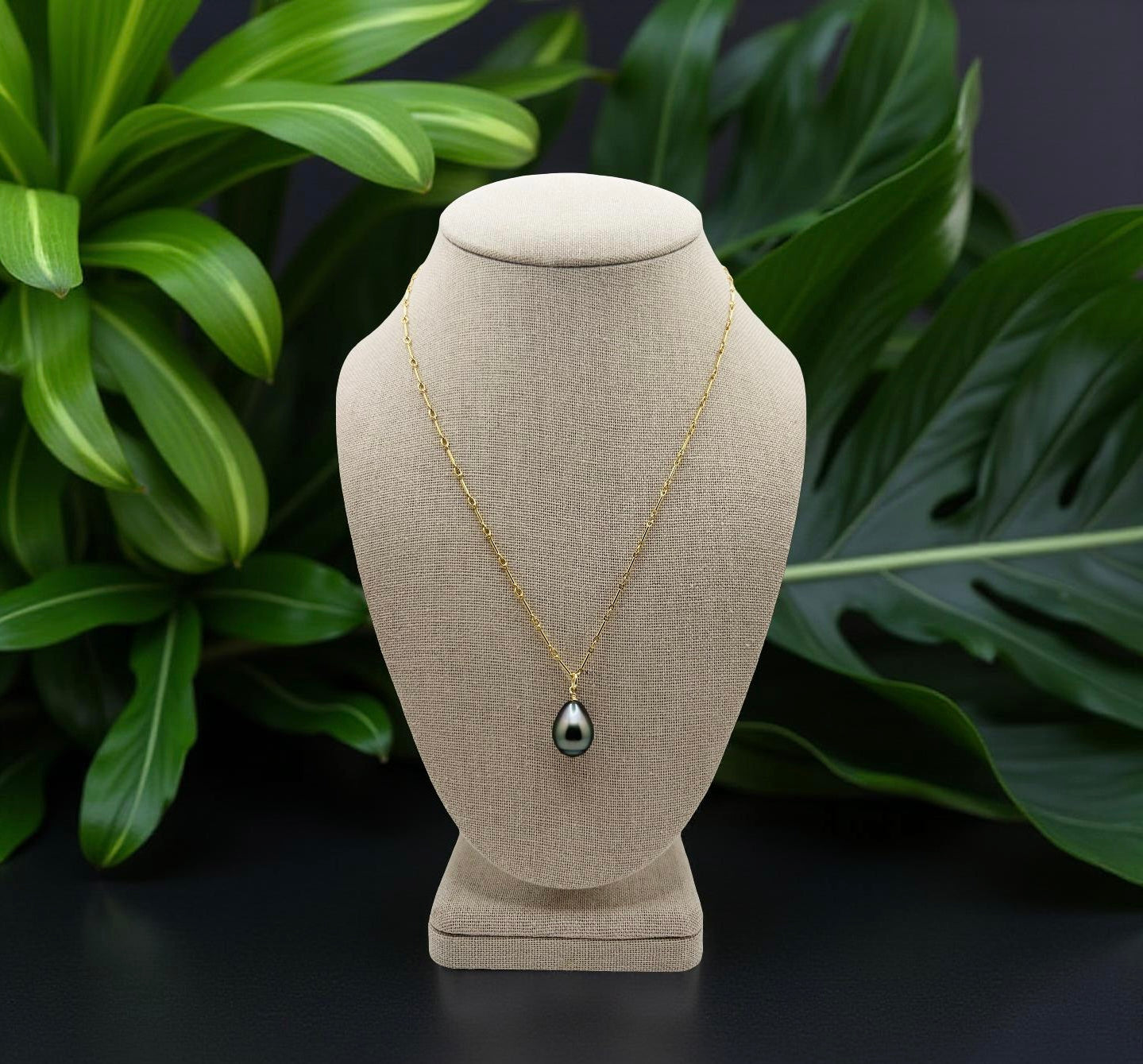Holidaze 🥂 Tahitian Pendant Necklace