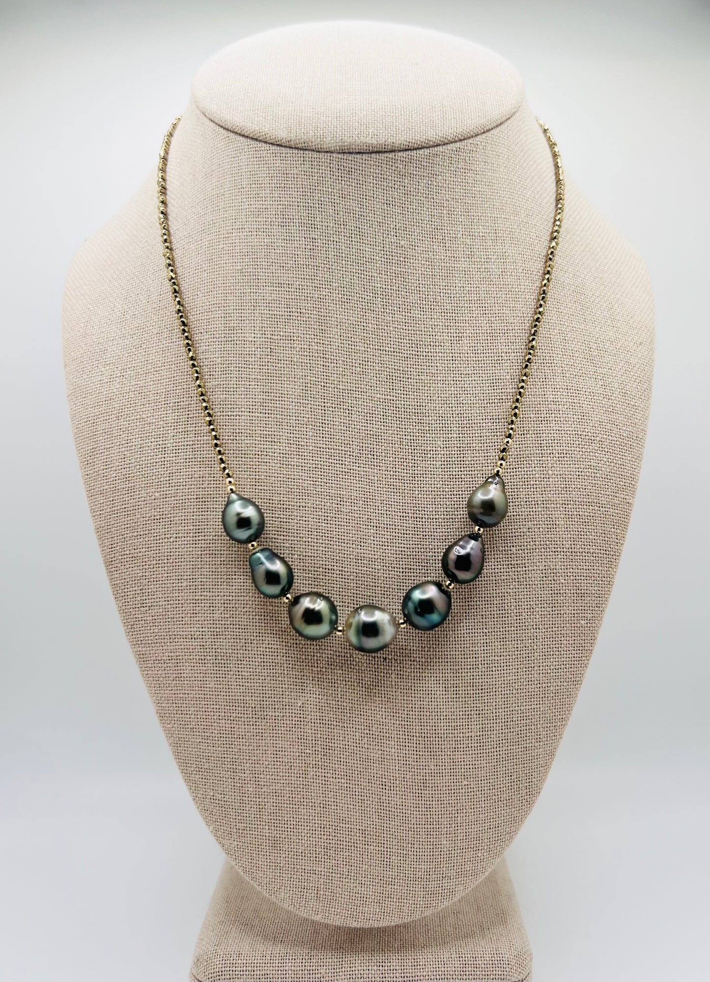 Holidaze 🥂 Tahitian Necklace