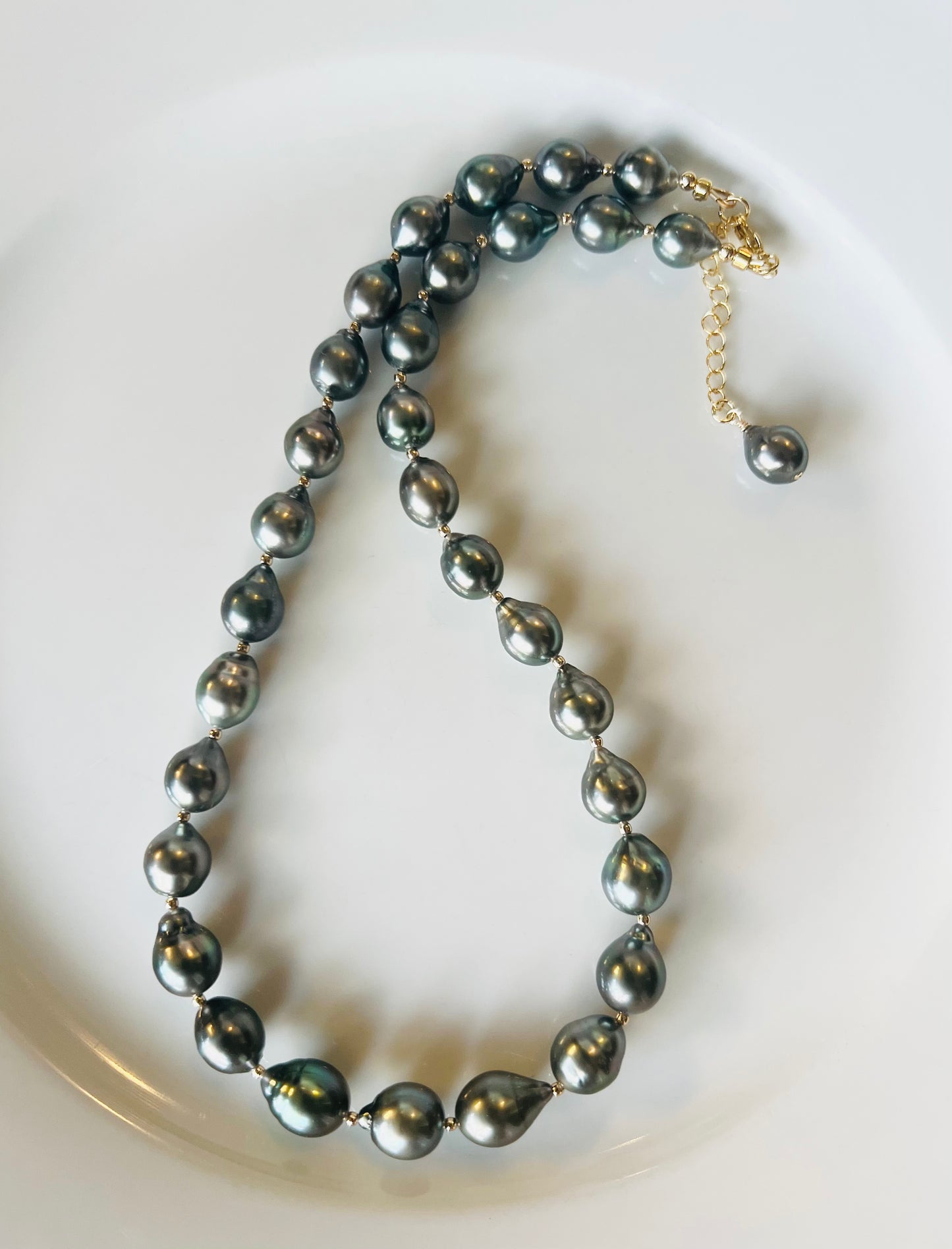 Holidaze 🥂 Tahitian Strand Necklace