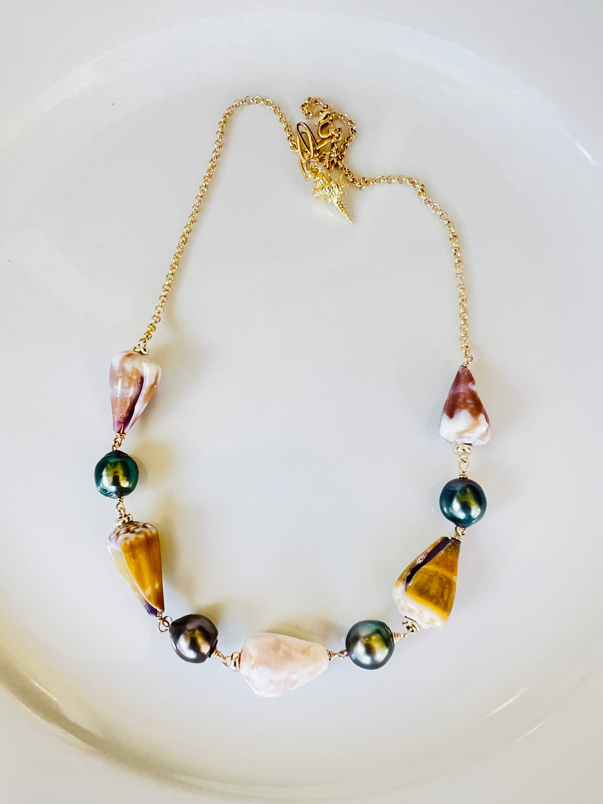 Autumn Cone Shell Rolo Chain Necklace