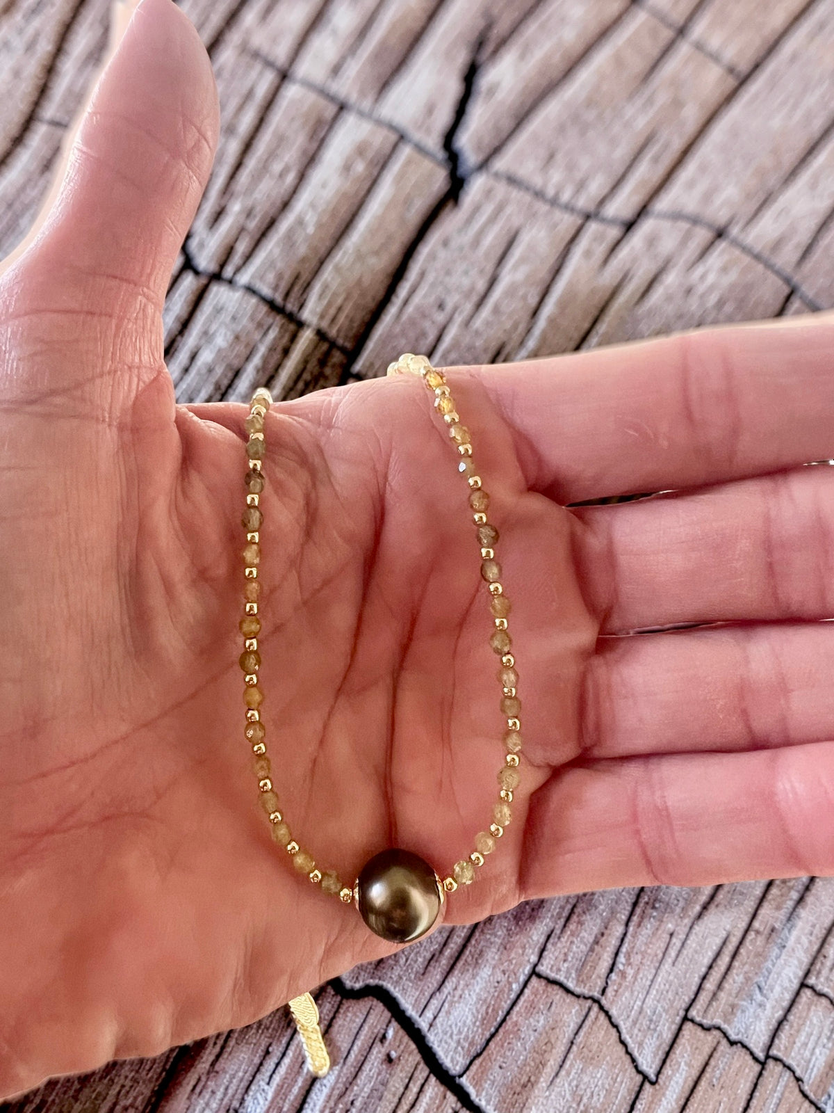 Green Witch Necklace - Tahitian