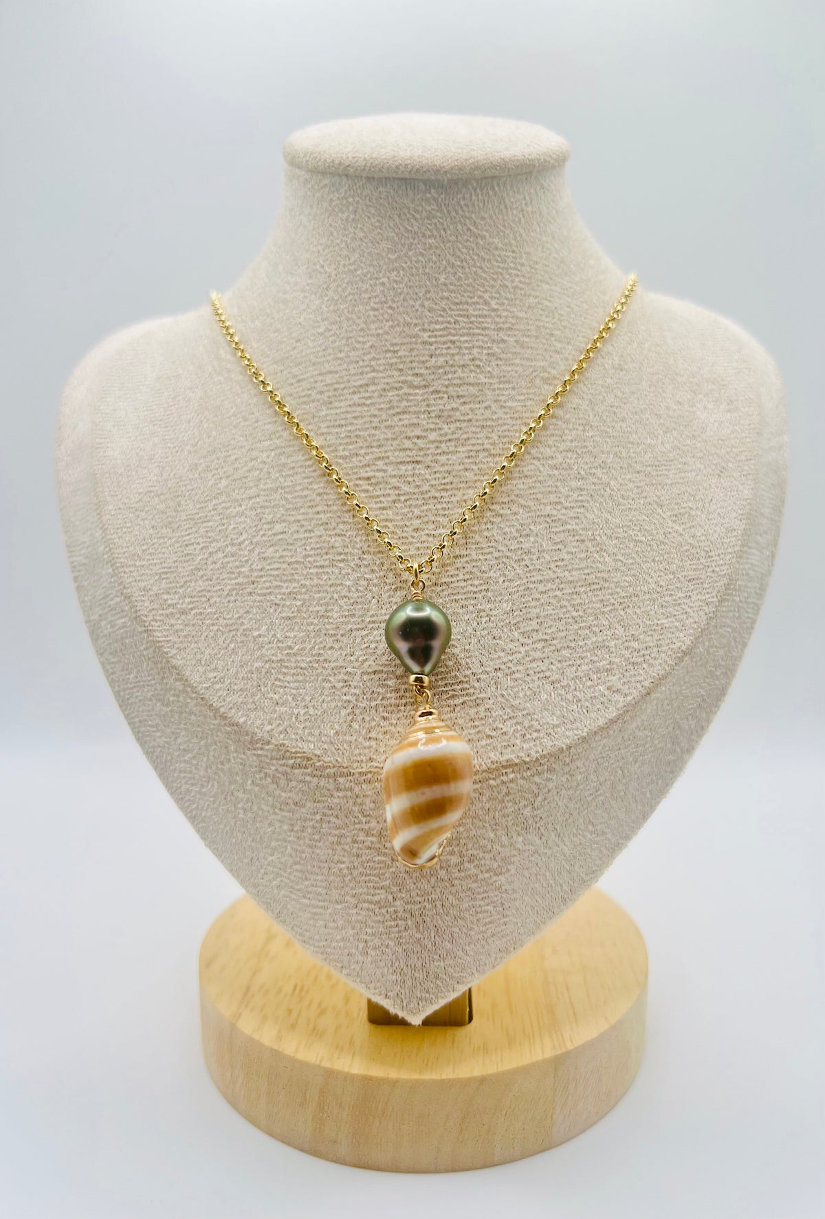 Glam Shell Chain Necklace