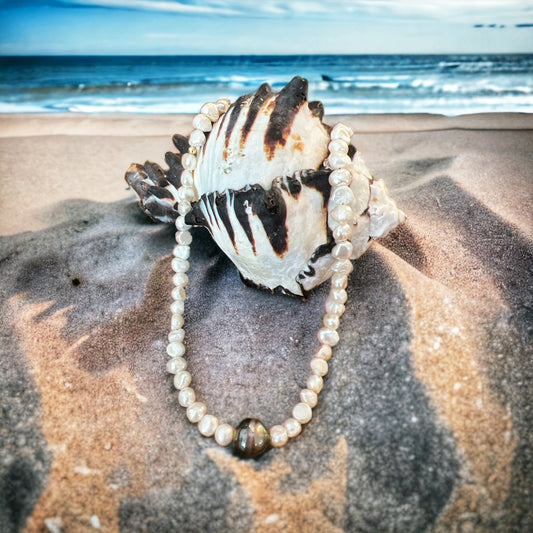 Momi Necklace - White