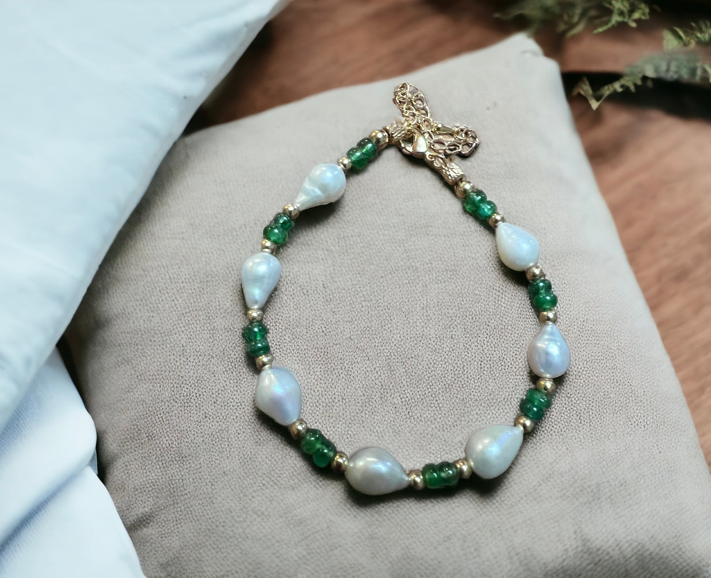 Edison Pearl Emerald Bracelet
