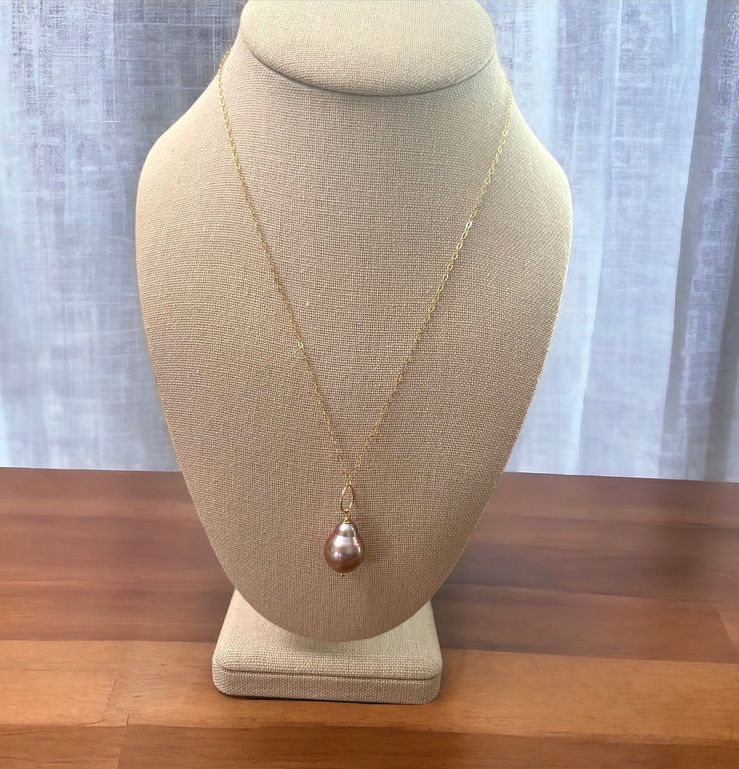 Metallic Edison Pendant Necklace - Large