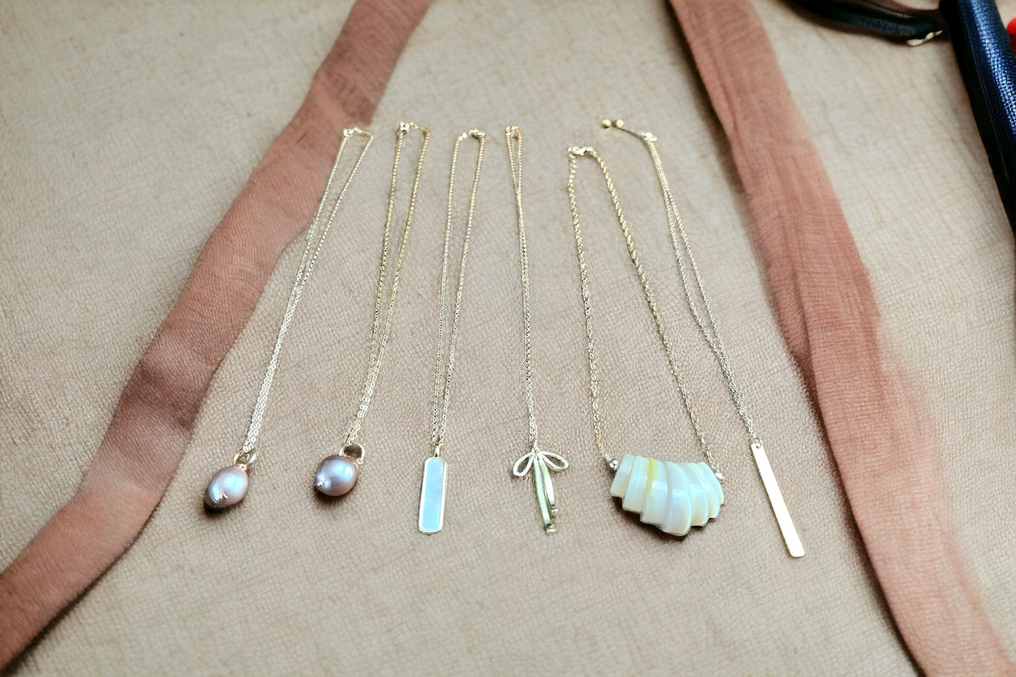 Metallic Edison Pendant Necklace - Large