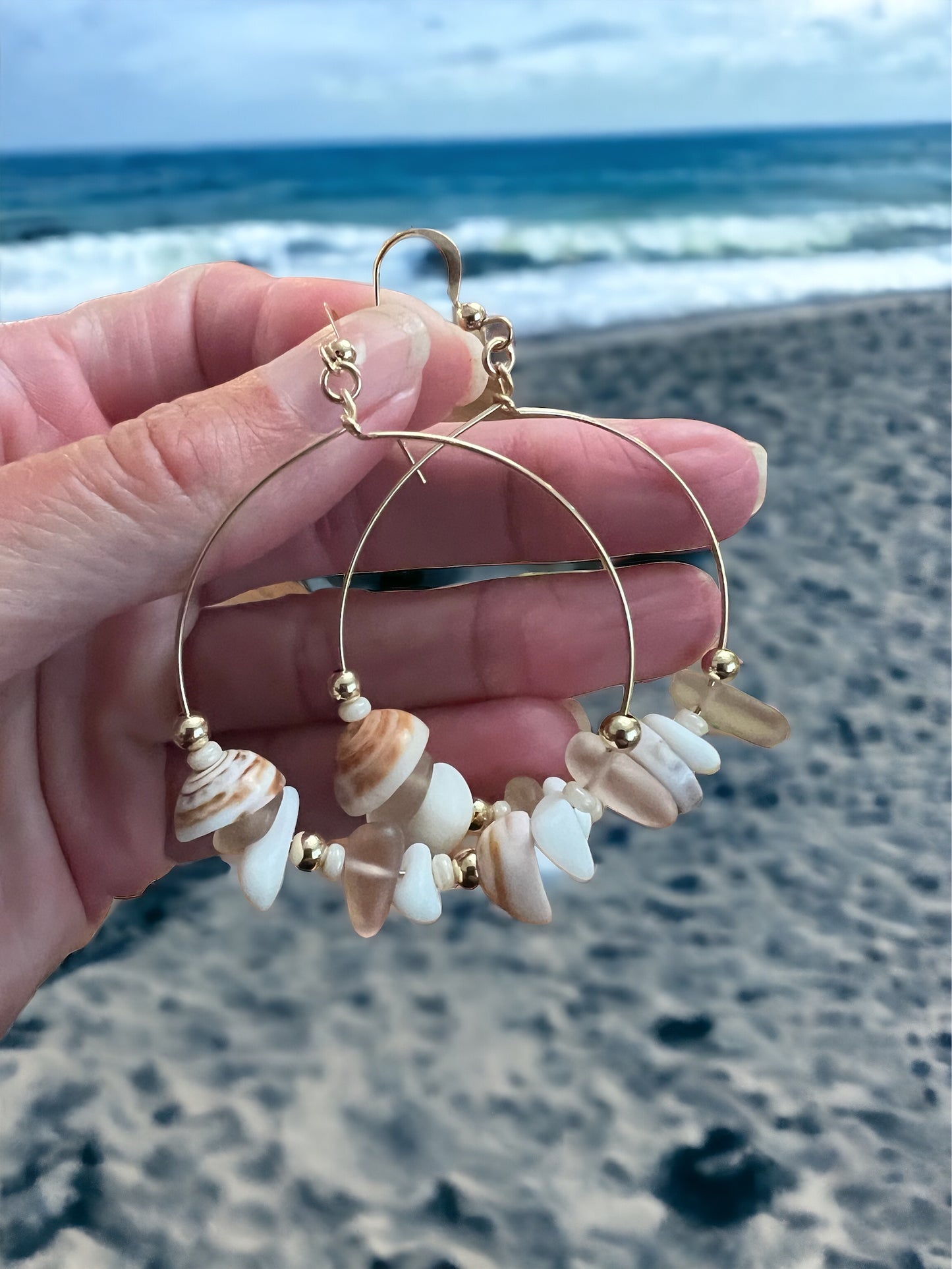 Wanderer Hoops - Puka Shell