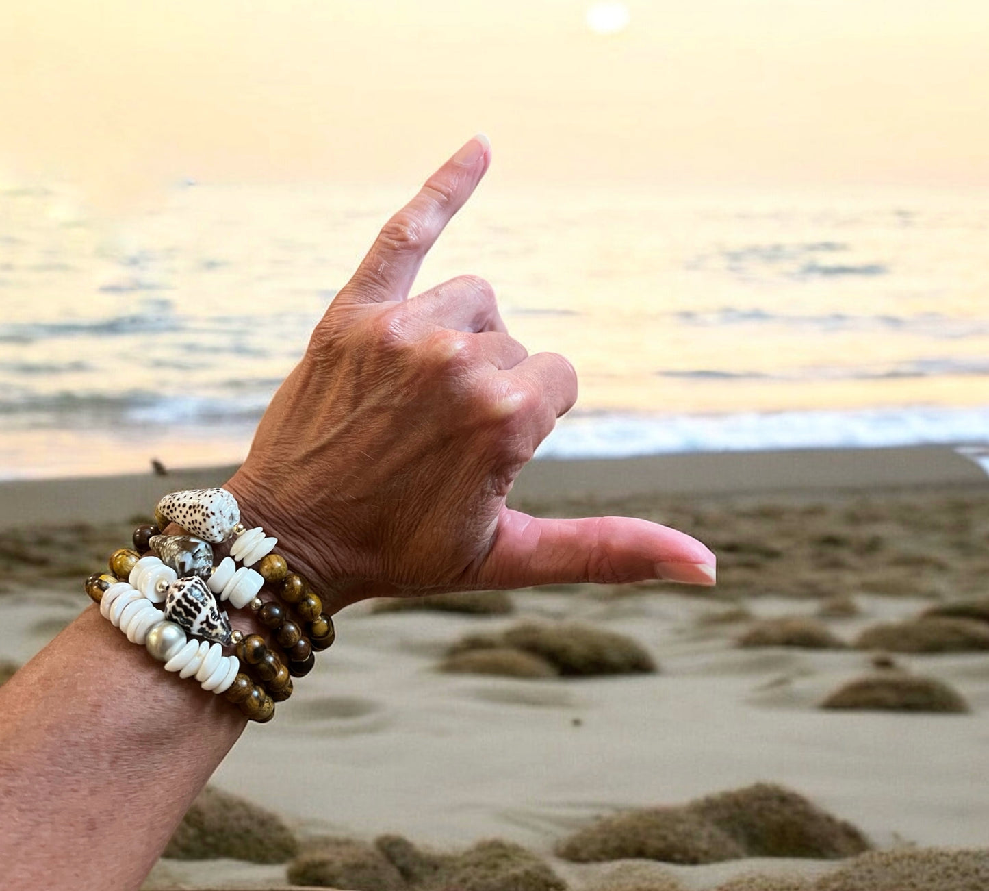 Tahitian Puka Shell Stretch Bracelet