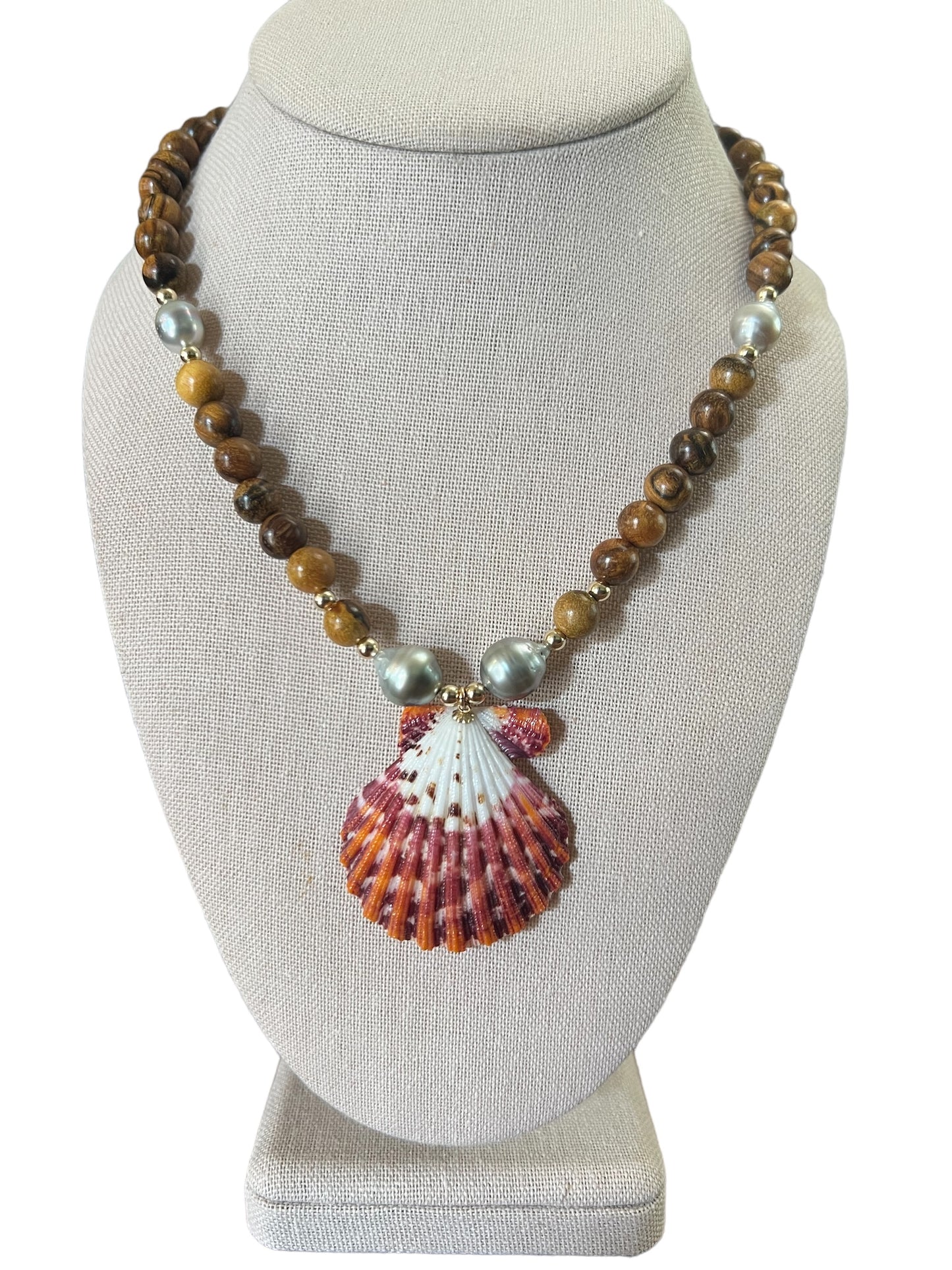 Royal Cloak Scallop Shell & Tahitian Pearl Necklace