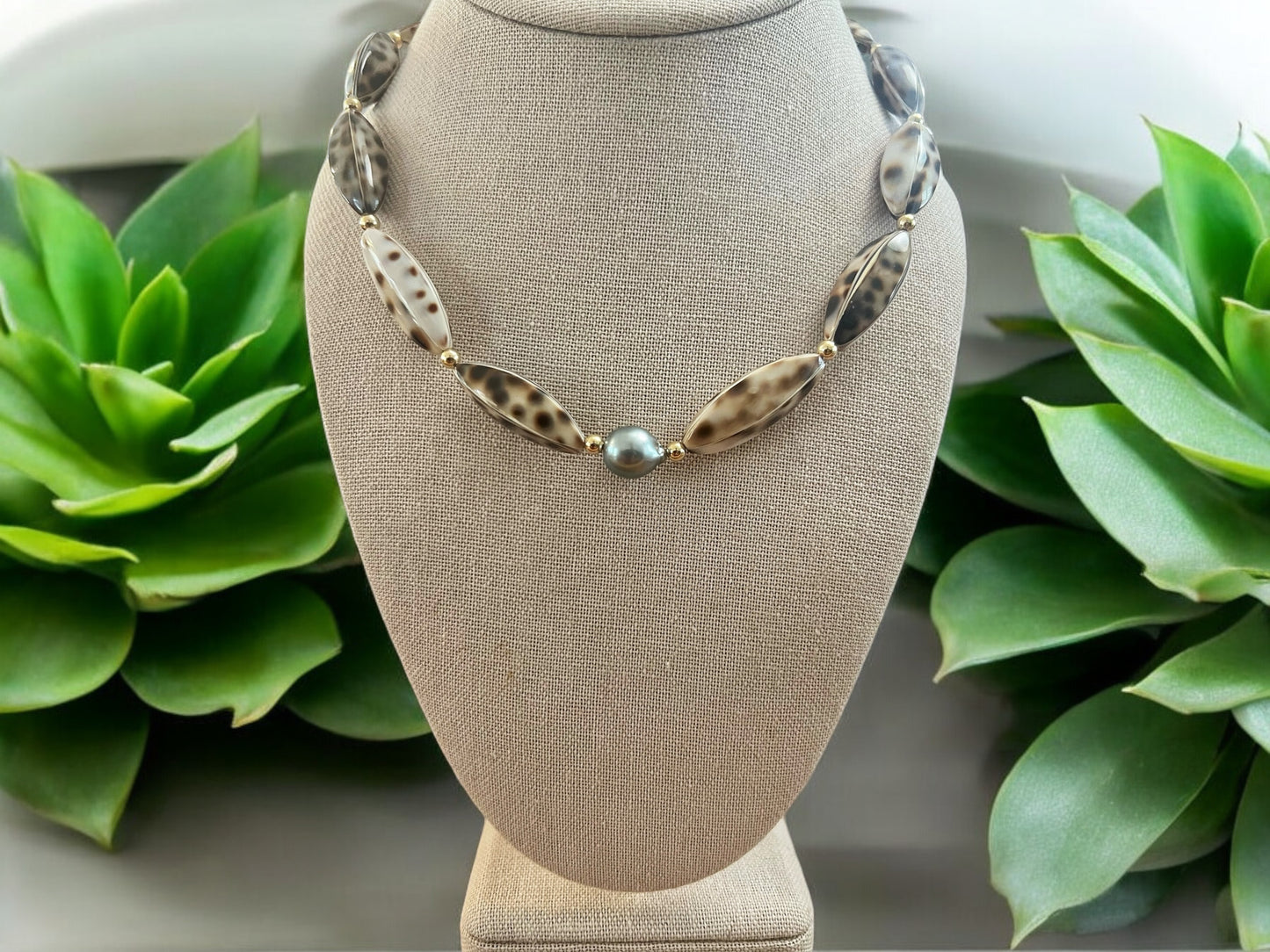 Tiger Cowrie Tahitian Necklace