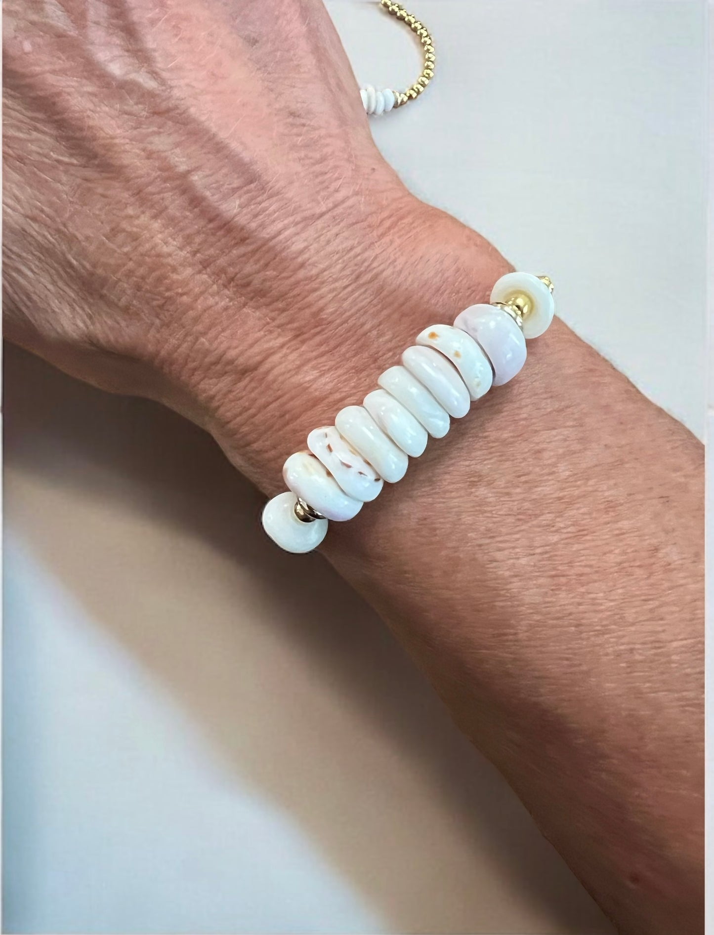 Chunky Puka Shell & Gold Stretch Bracelet