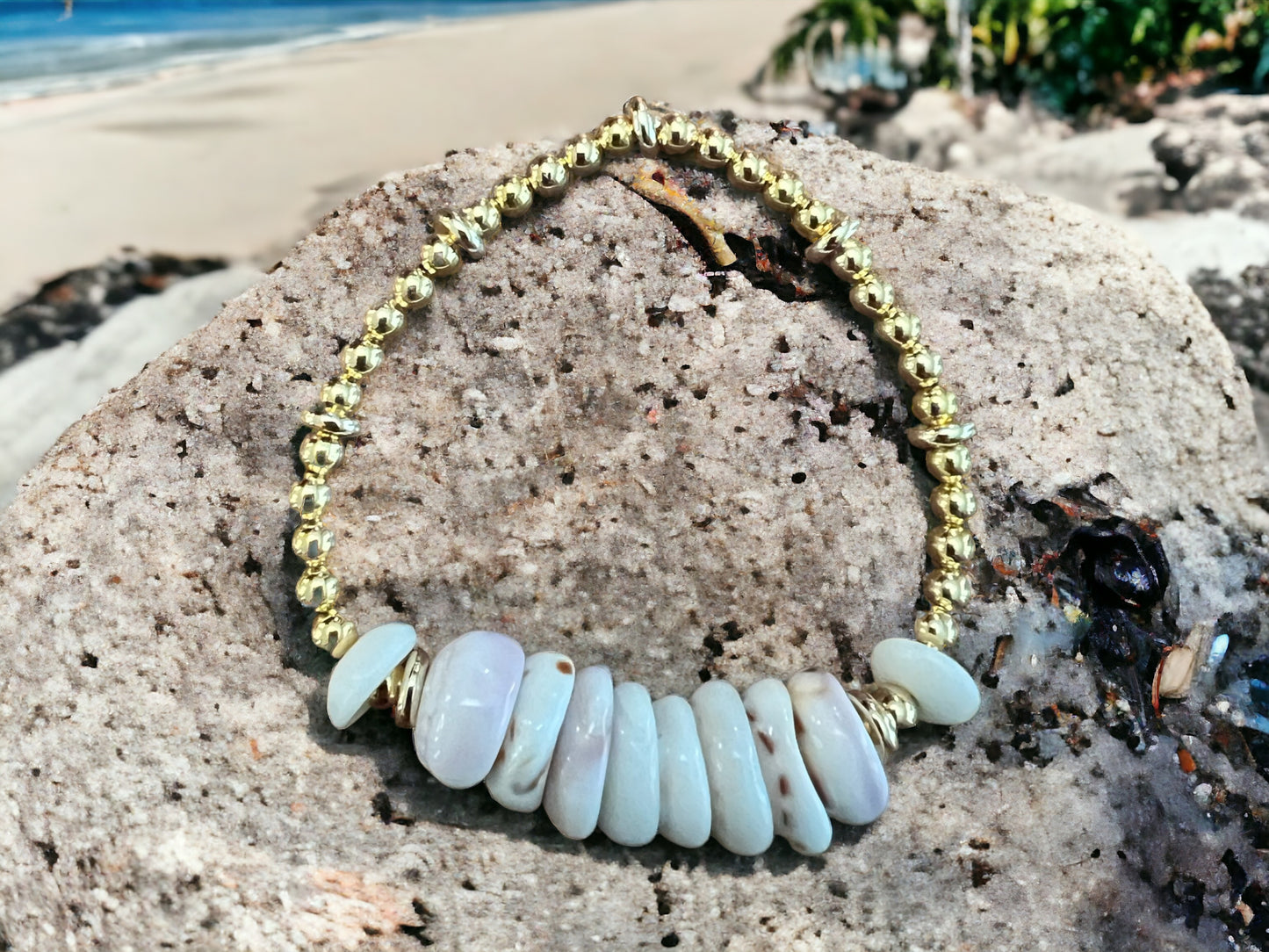 Chunky Puka Shell & Gold Stretch Bracelet
