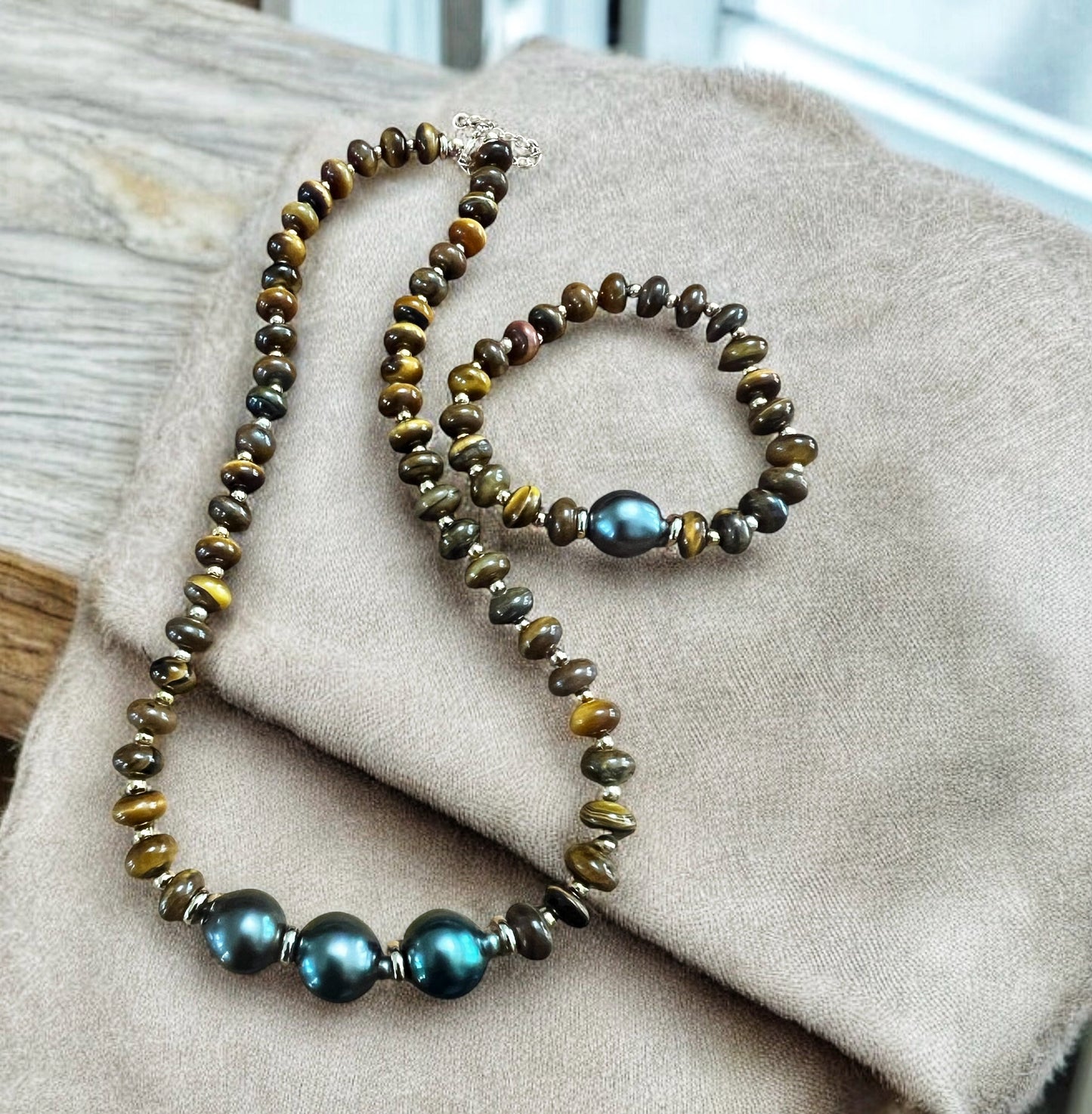 Tahitian Pearl Tiger’s Eye Necklace