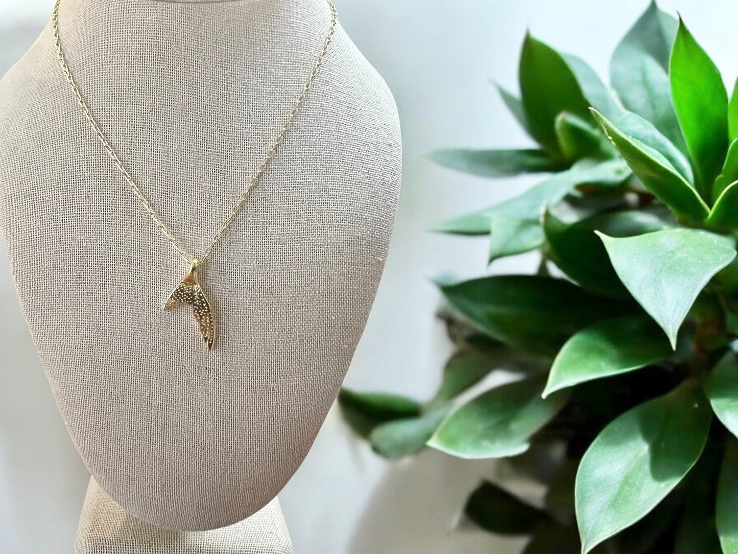 Whale Tail Link Necklace